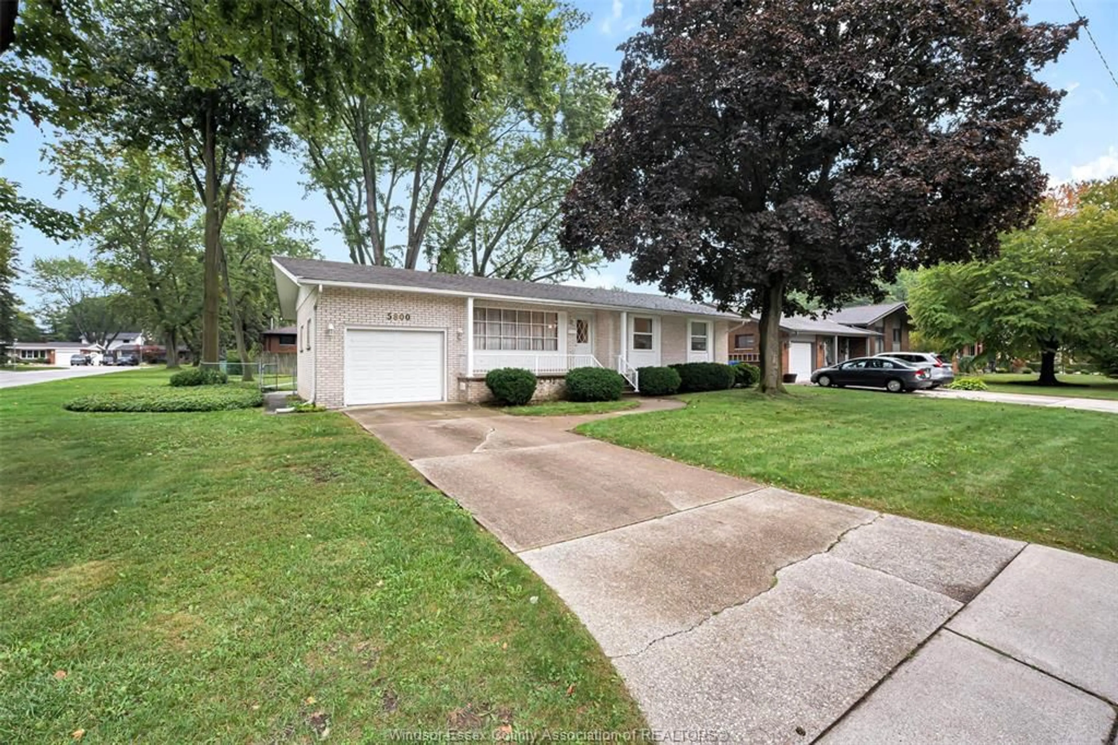 Home with vinyl exterior material, street for 5800 CABOT Ave, LaSalle Ontario N9H 1M1