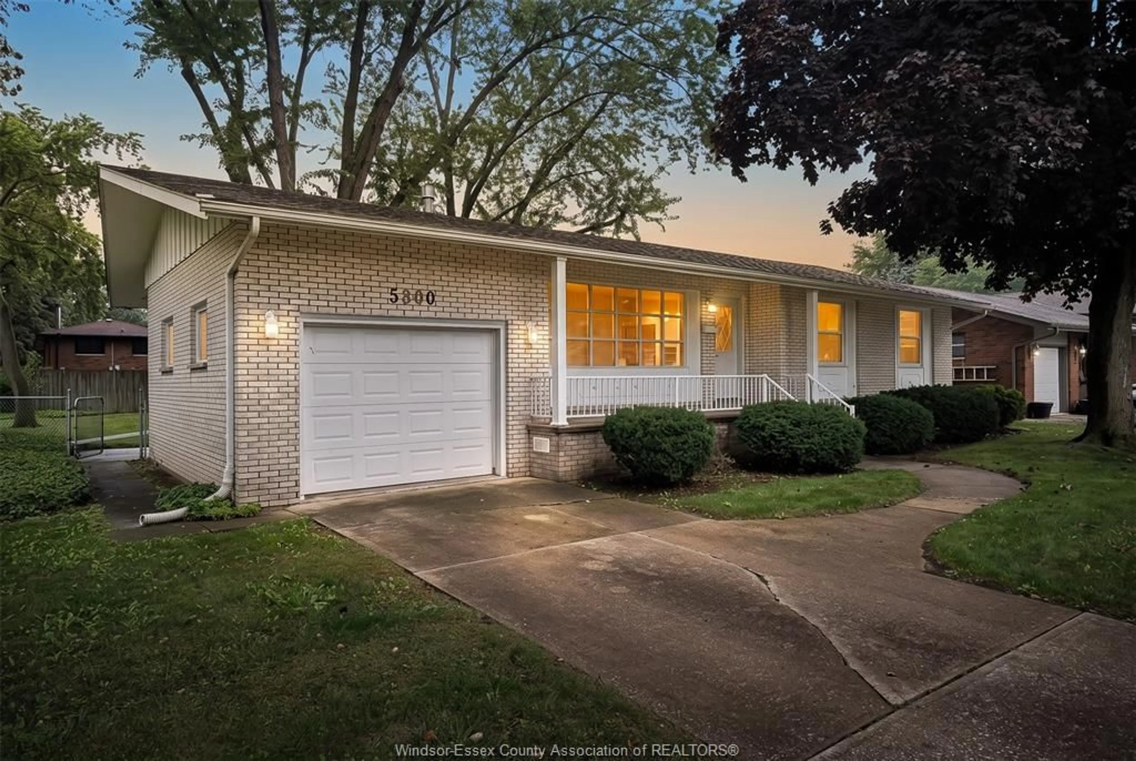 Home with brick exterior material, street for 5800 CABOT Ave, LaSalle Ontario N9H 1M1
