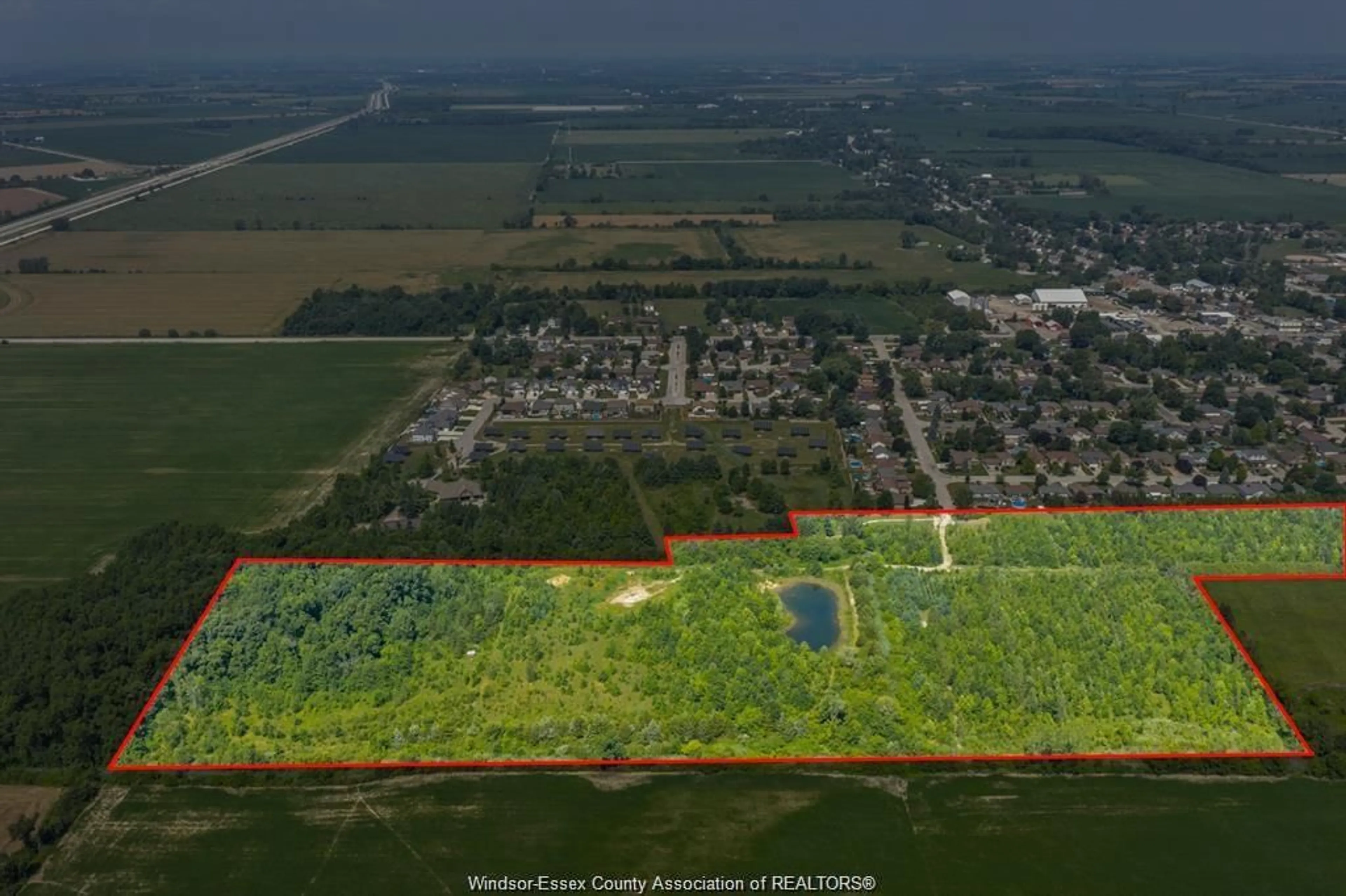 A pic from outside/outdoor area/front of a property/back of a property/a pic from drone, unknown for 39 WILLIAM St, Kingsville Ontario N0R 1B0