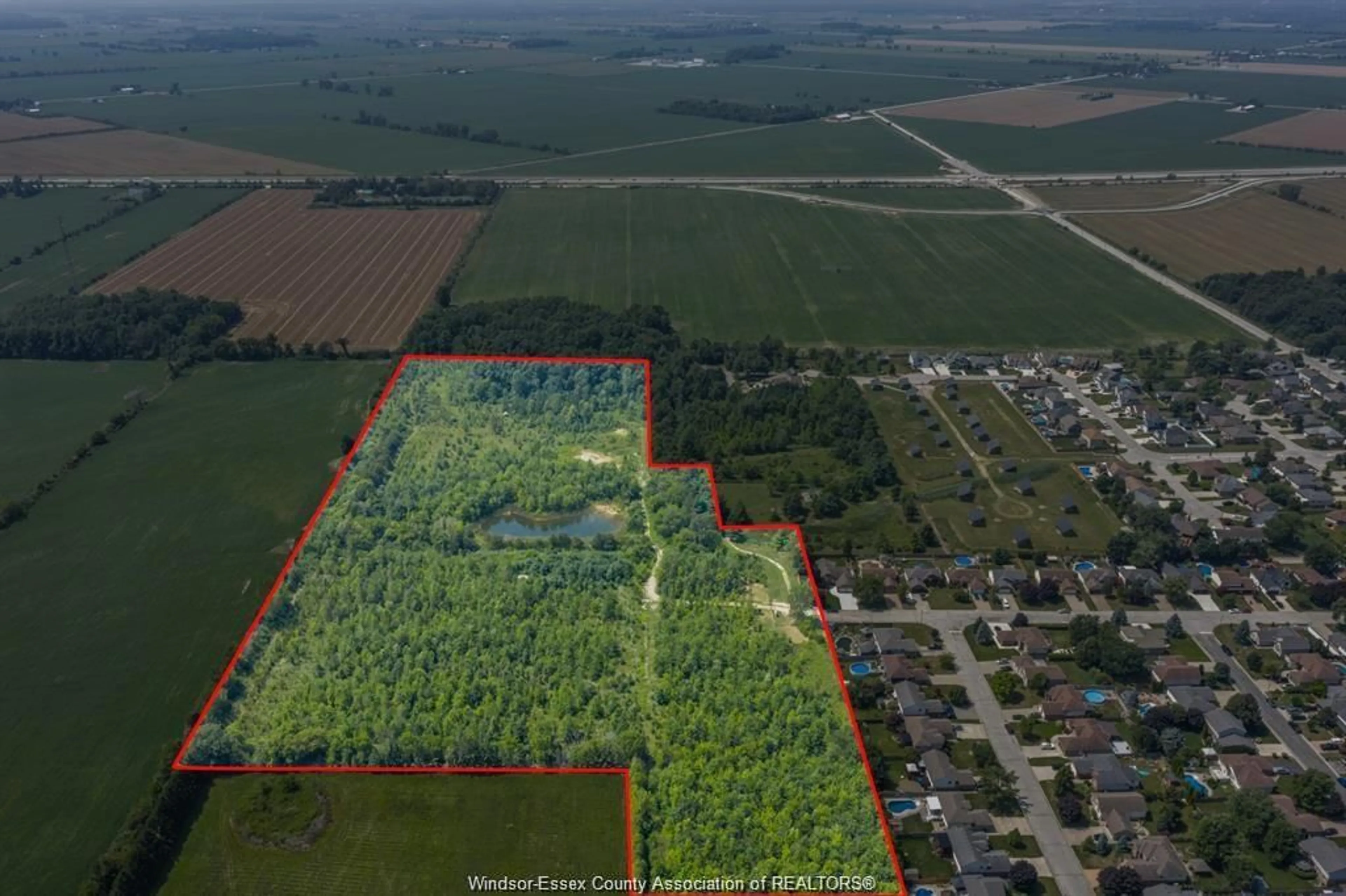 A pic from outside/outdoor area/front of a property/back of a property/a pic from drone, unknown for 39 WILLIAM St, Kingsville Ontario N0R 1B0