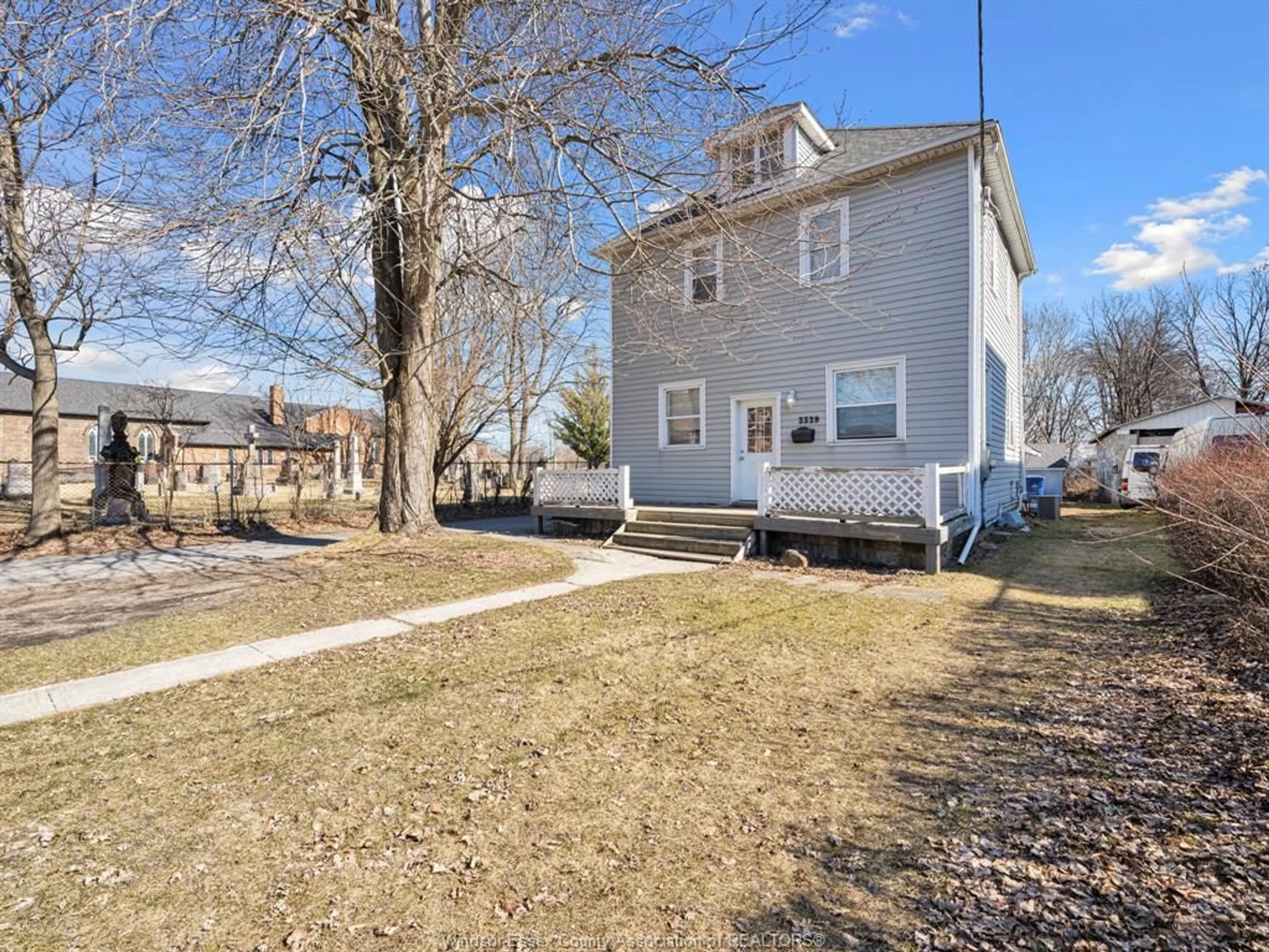 A pic from outside/outdoor area/front of a property/back of a property/a pic from drone, street for 3329 SANDWICH St, Windsor Ontario N9C 1B2