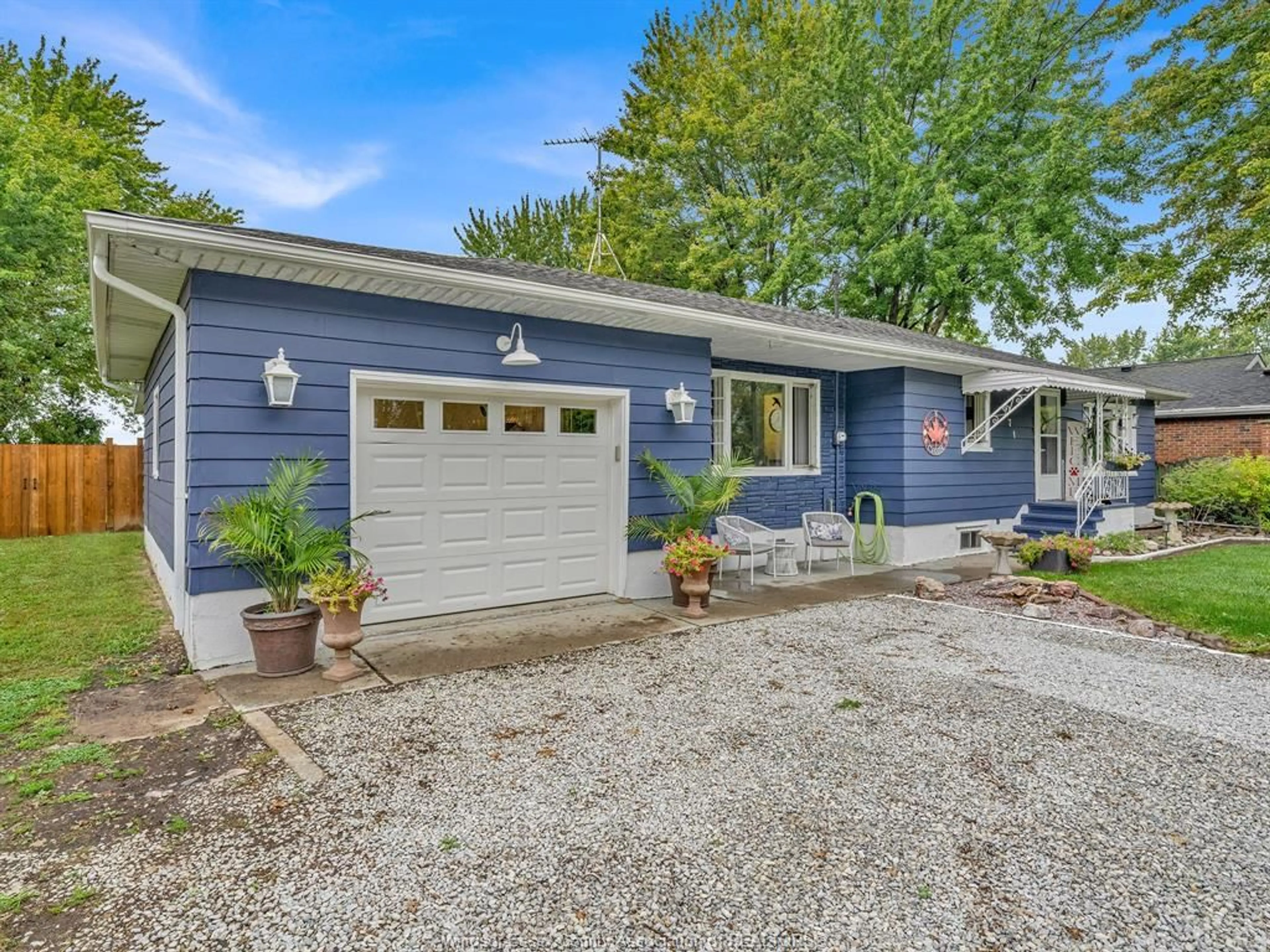 Home with vinyl exterior material, street for 671 HALE St, Stoney Point Ontario N0R 1A0