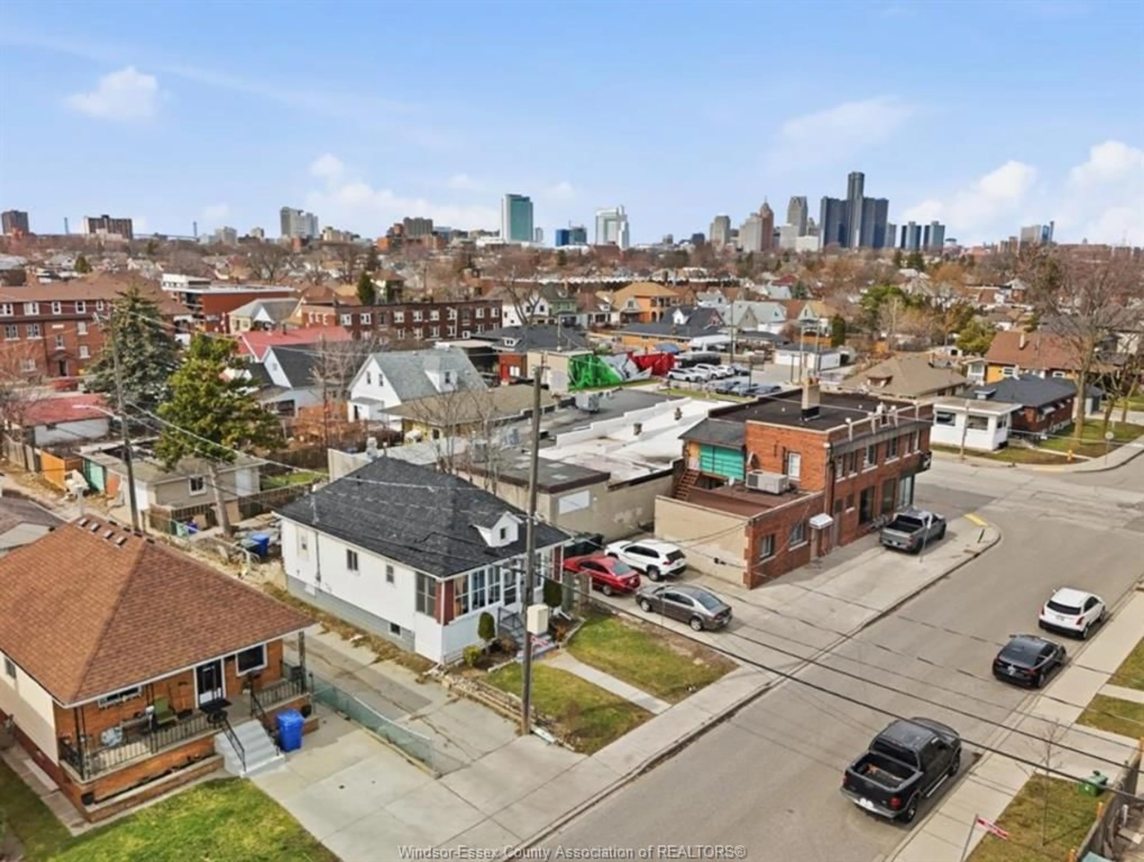A pic from outside/outdoor area/front of a property/back of a property/a pic from drone, city buildings view from balcony for 1023 HALL Ave, Windsor Ontario N9A 2M6