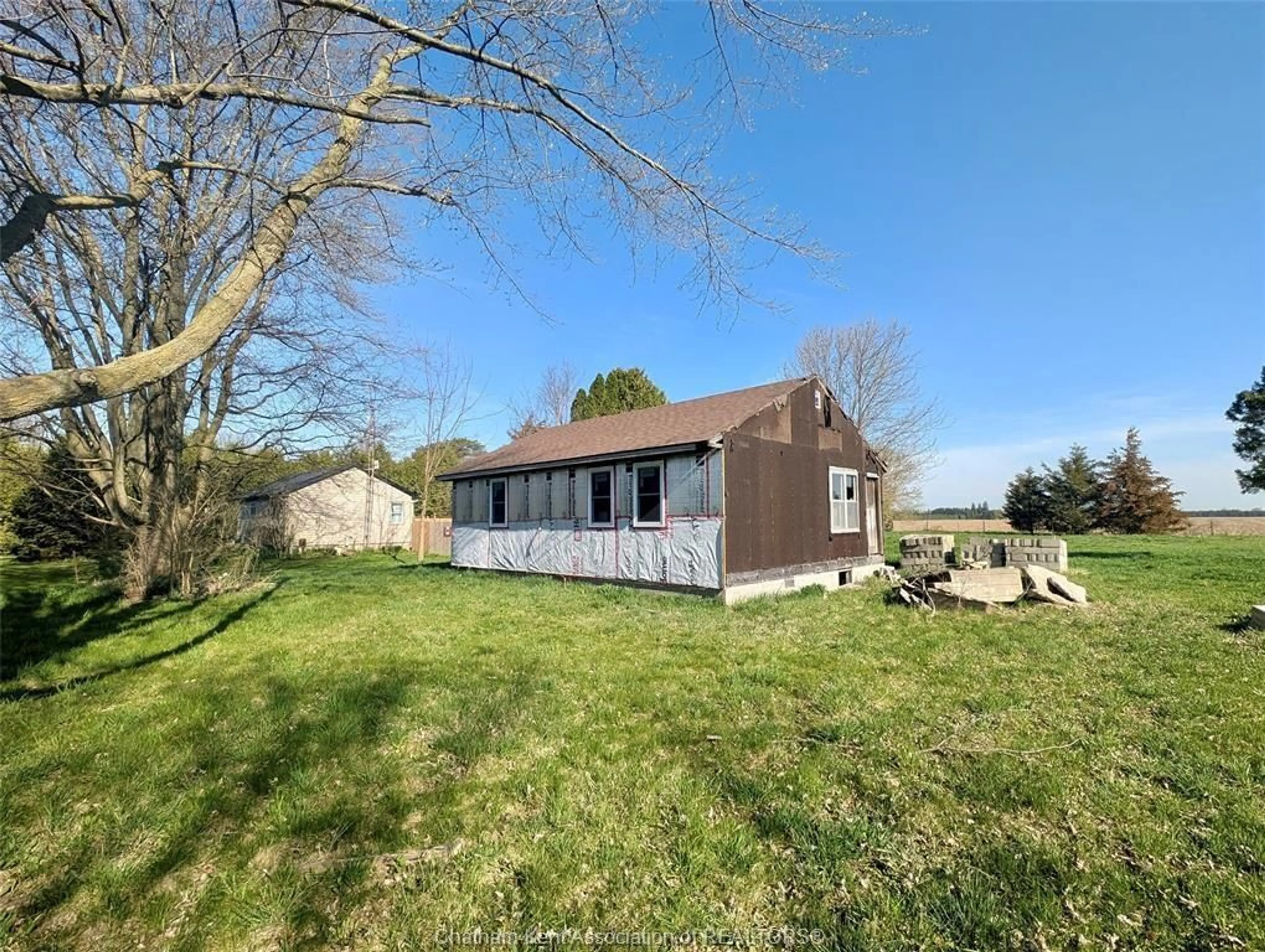 A pic from outside/outdoor area/front of a property/back of a property/a pic from drone, unknown for 12003 Base Line Rd, Thamesville Ontario N0P 2K0