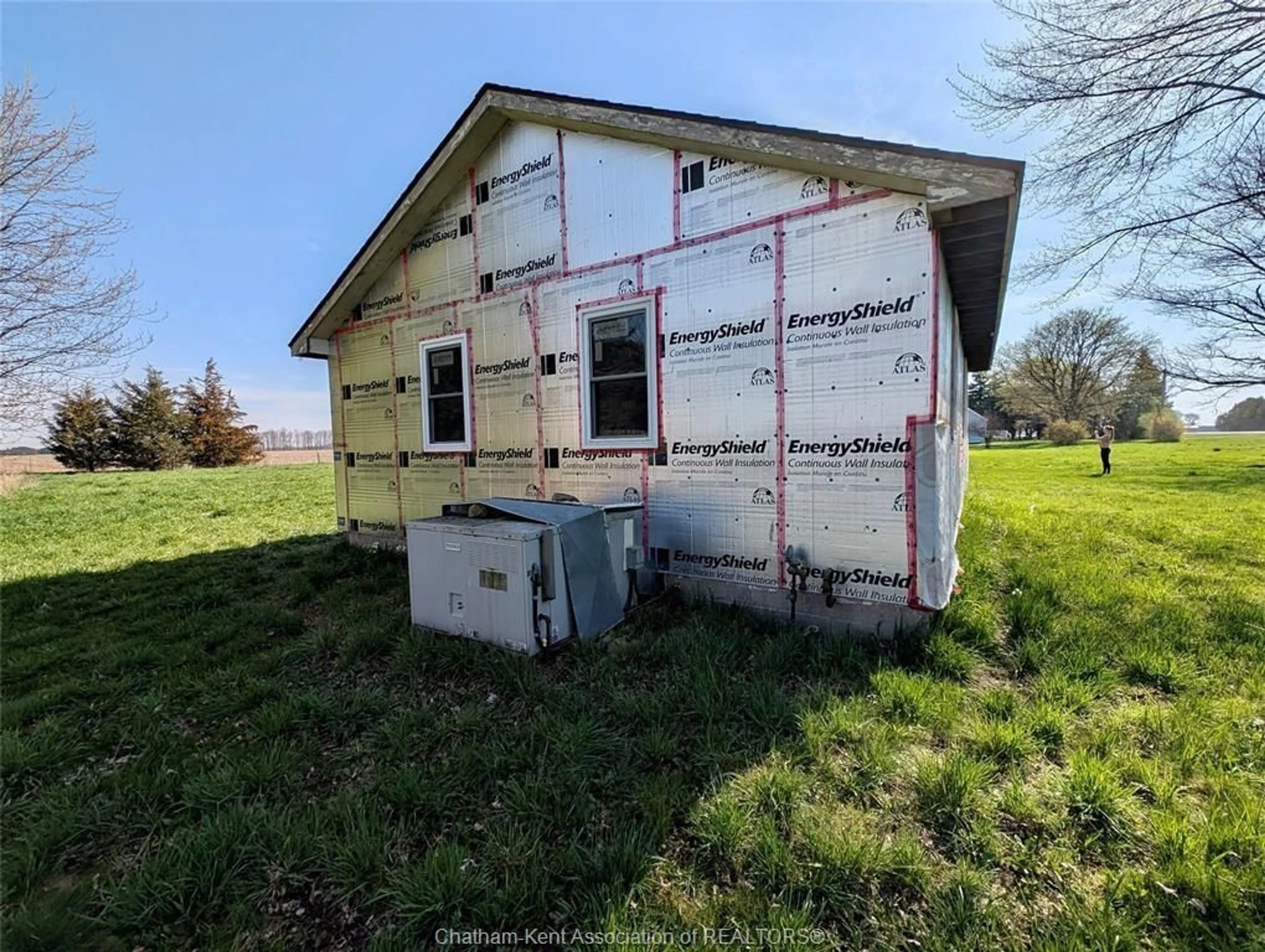Shed for 12003 Base Line Rd, Thamesville Ontario N0P 2K0