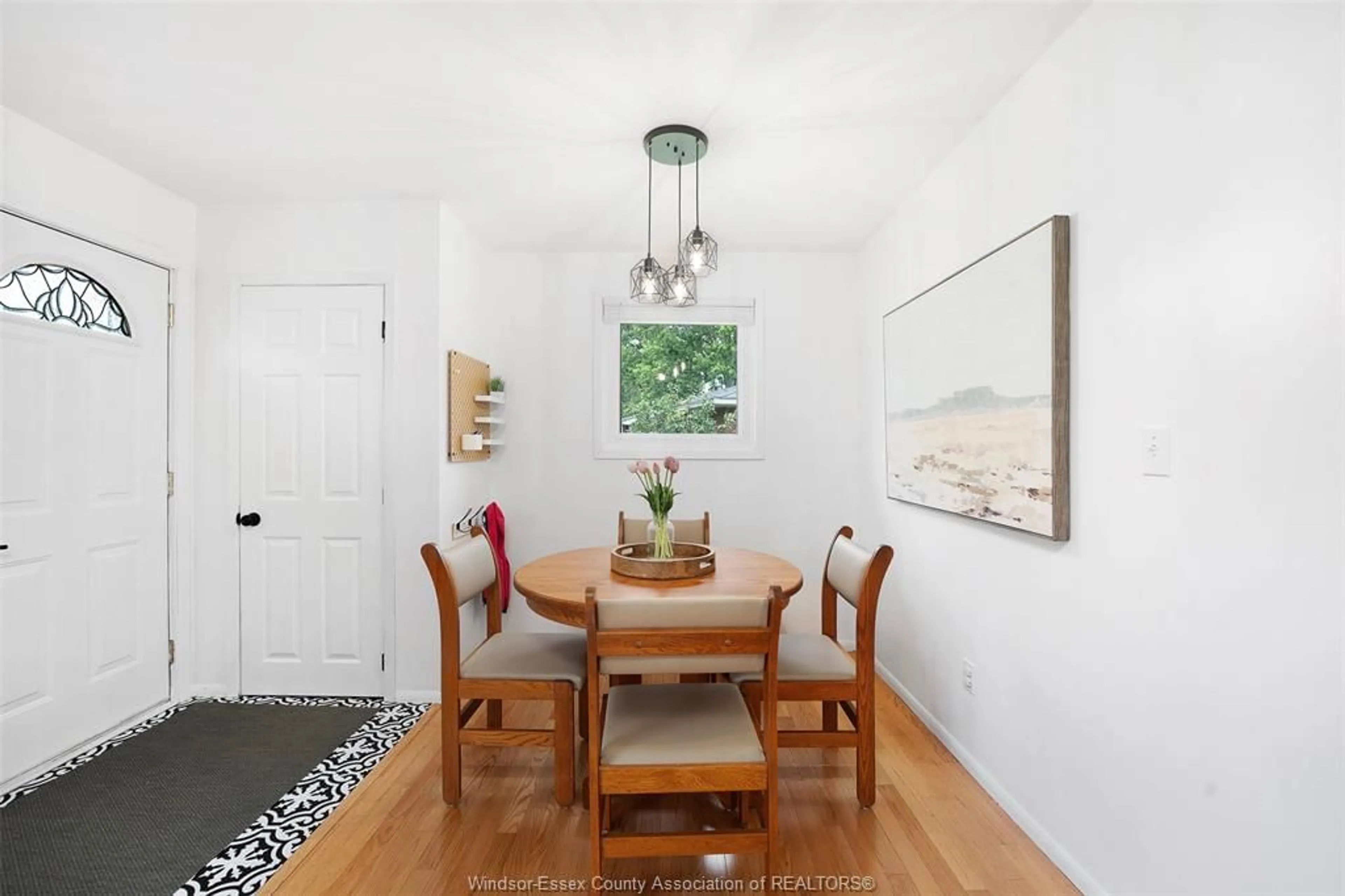 Dining room, wood/laminate floor for 5 Frances Crt, Essex Ontario N8M 2V5