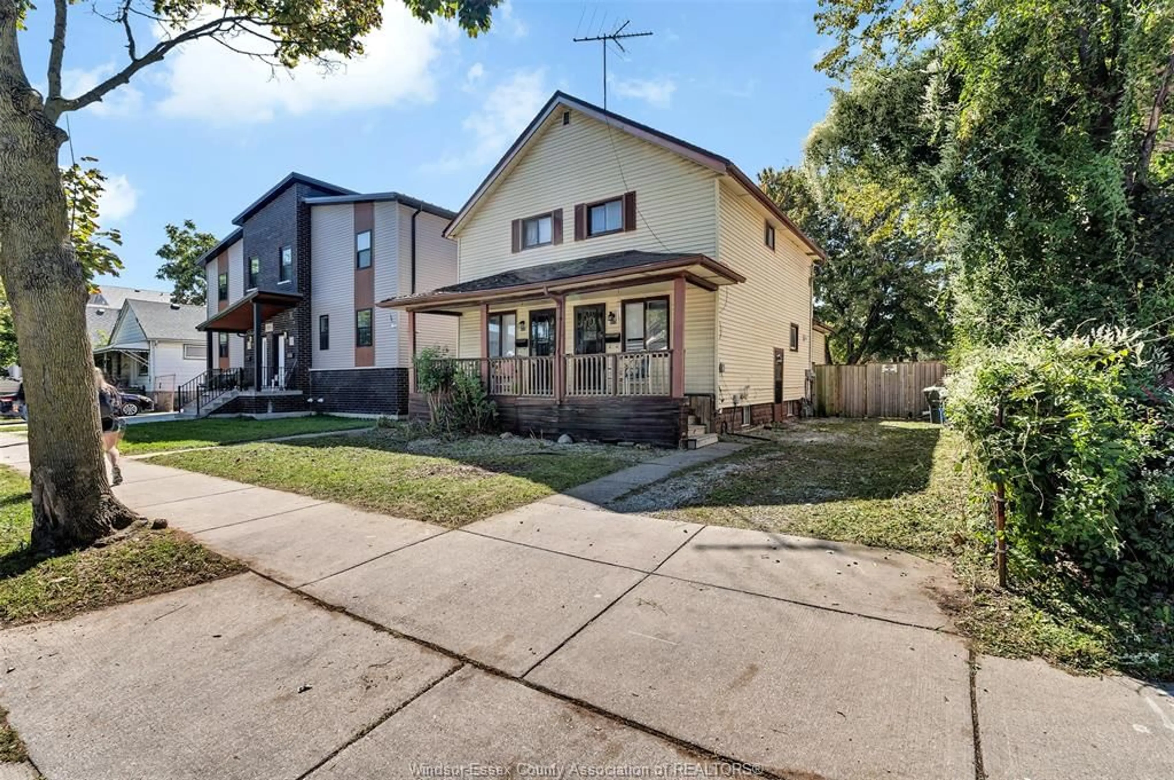 Unknown for 923-925 CALIFORNIA Ave, Windsor Ontario N9B 2Z5