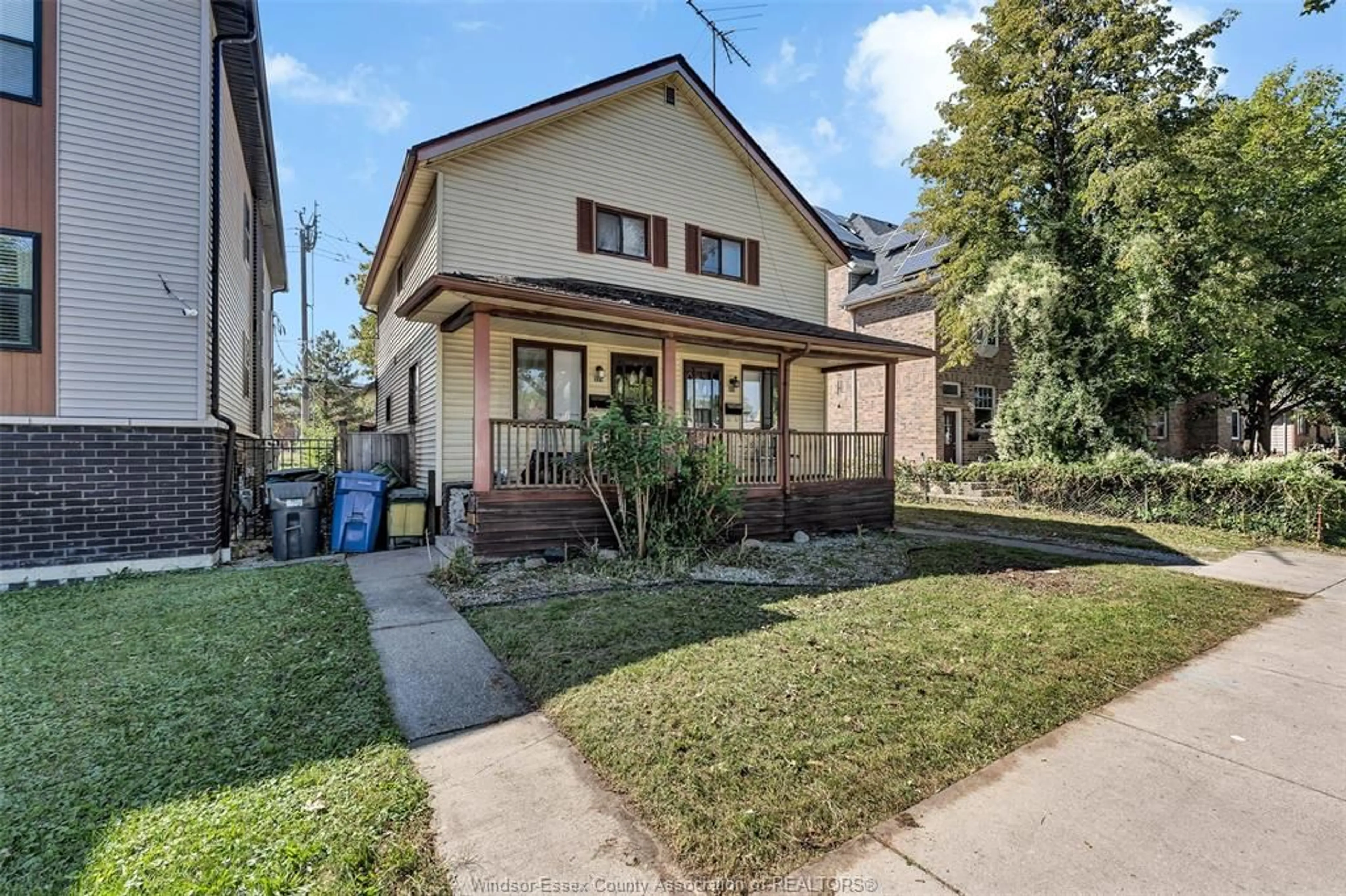 Unknown for 923-925 CALIFORNIA Ave, Windsor Ontario N9B 2Z5