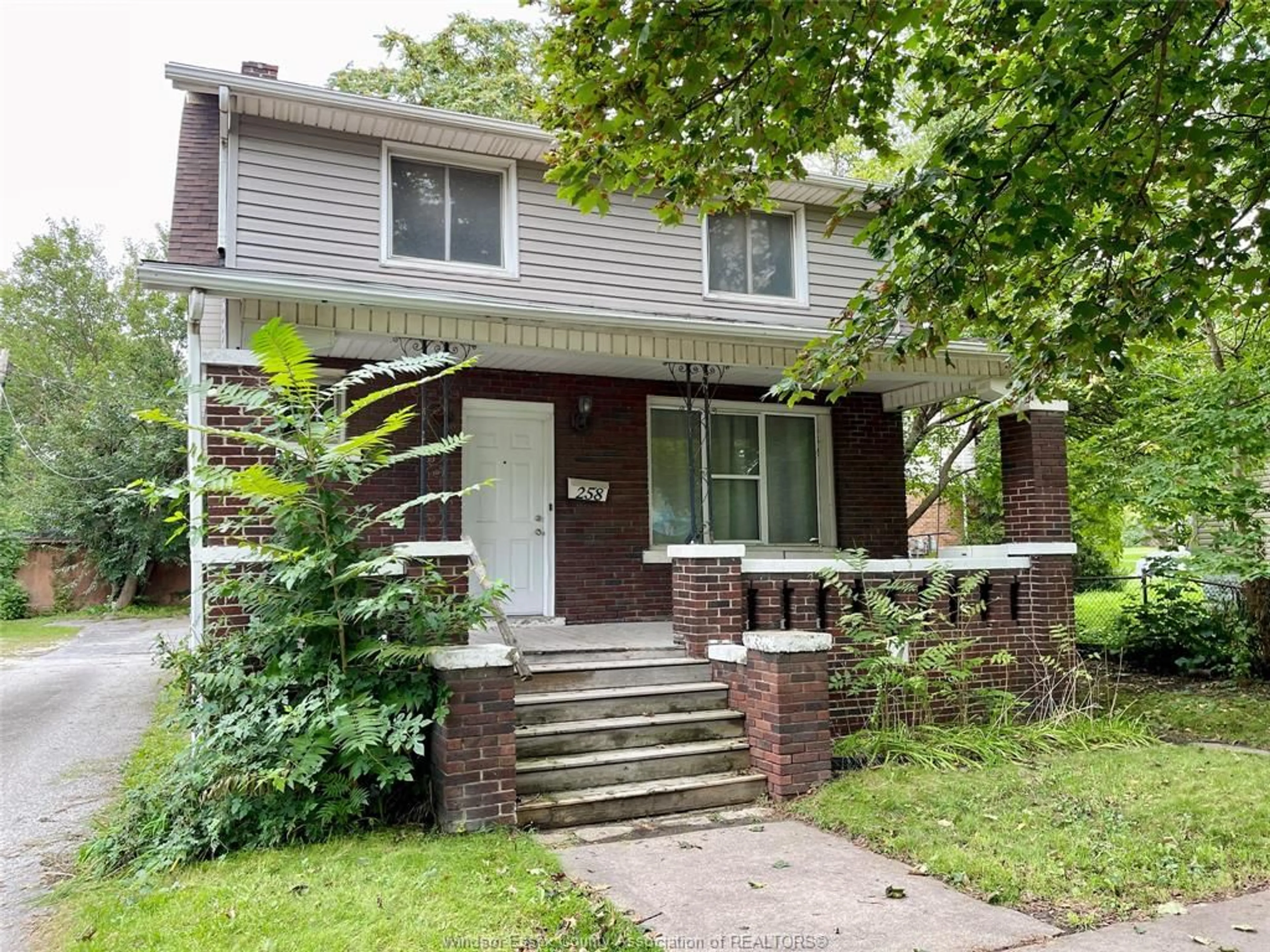 Home with brick exterior material, street for 258 Detroit, Windsor Ontario N9C 2P3