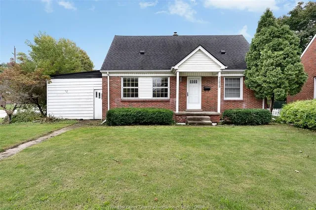 7275 WYANDOTTE, Windsor 2