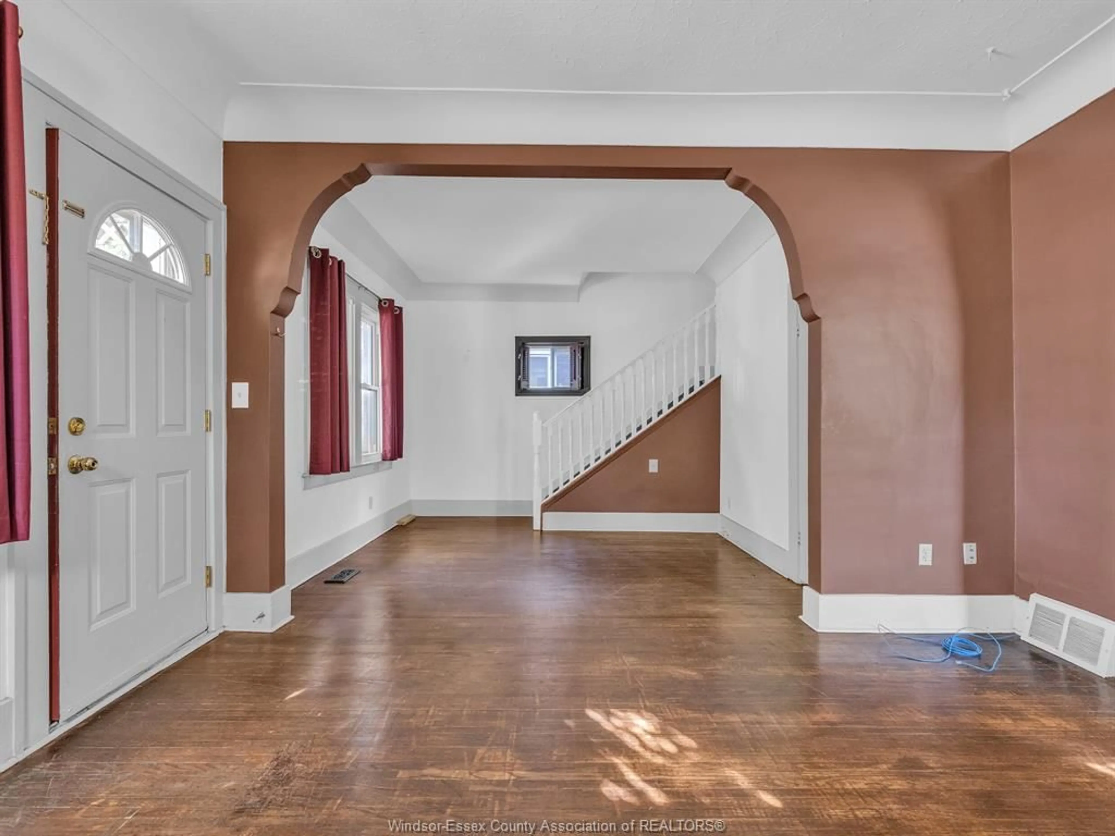 Indoor foyer for 1396 Moy Ave, Windsor Ontario N8X 4S6