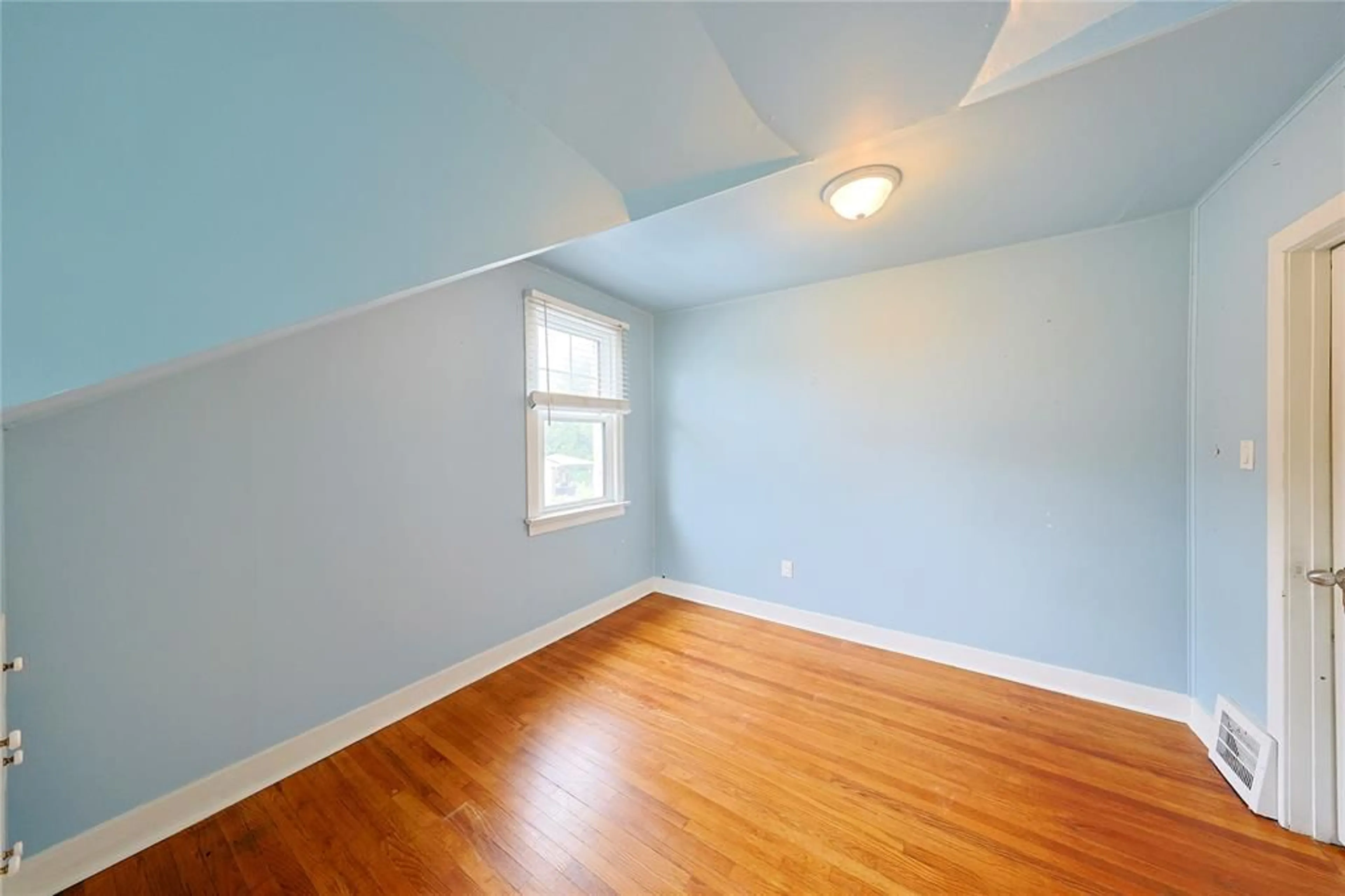 A pic of a room for 974 LONDON Rd, Sarnia Ontario N7S 1N7