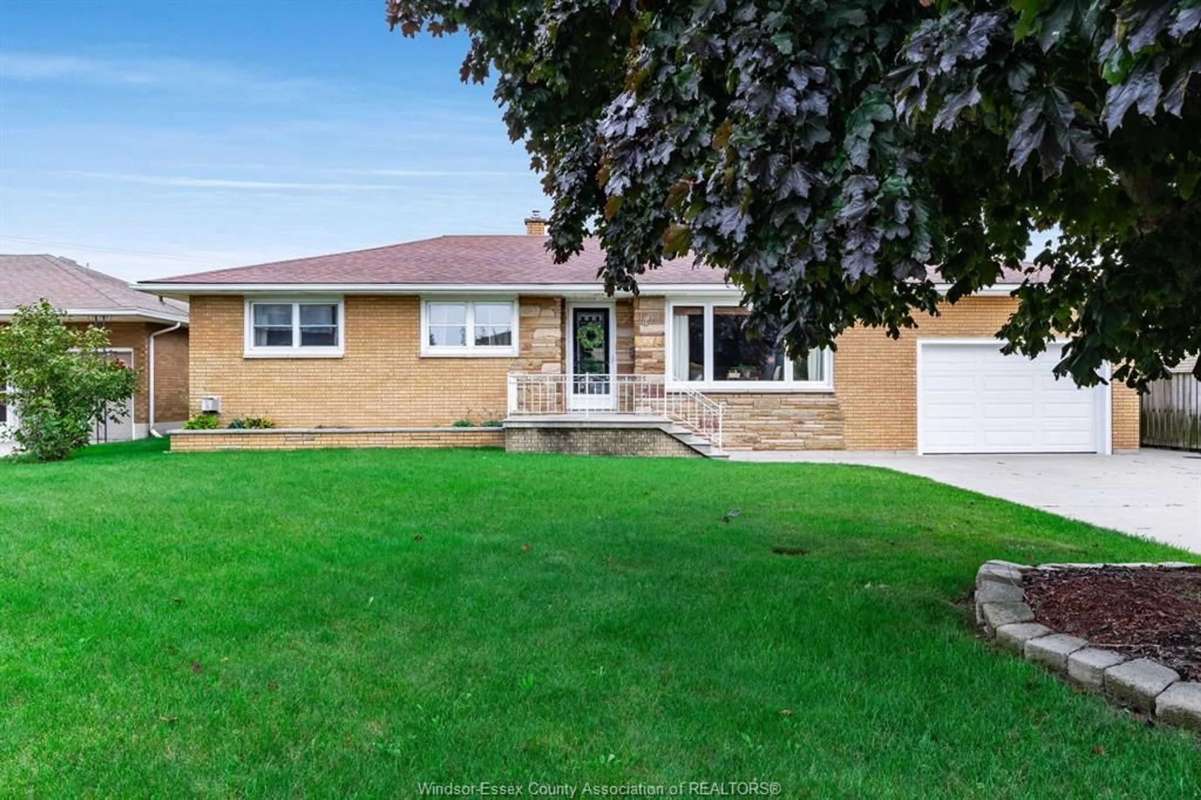 Home with brick exterior material, street for 40 NICHOLAS St, Leamington Ontario N8H 3R9