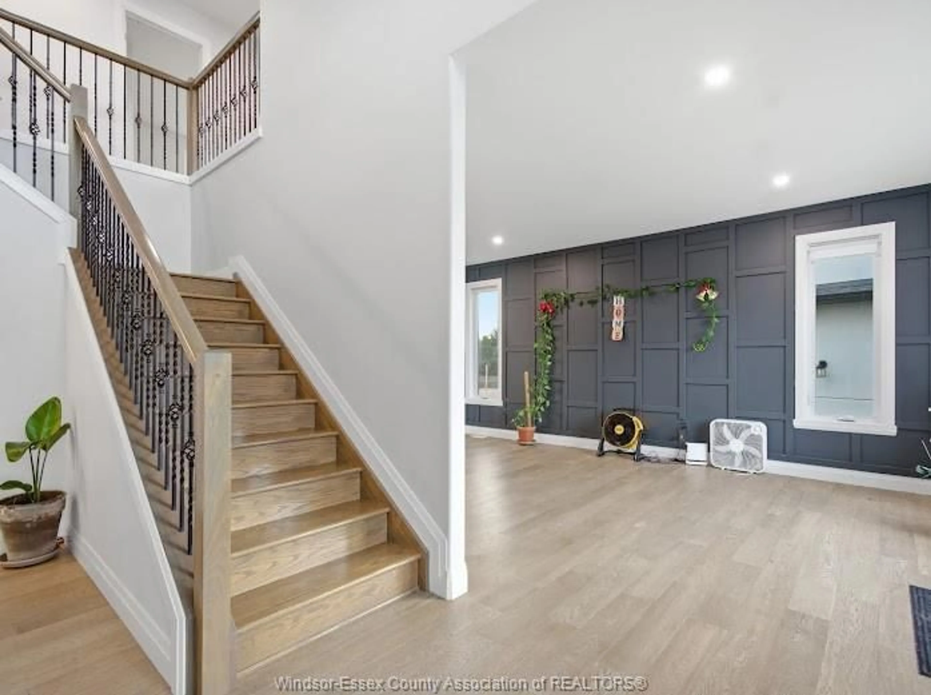 Indoor entryway for 37 KINGSBRIDGE Dr, Amherstburg Ontario N9V 4A5