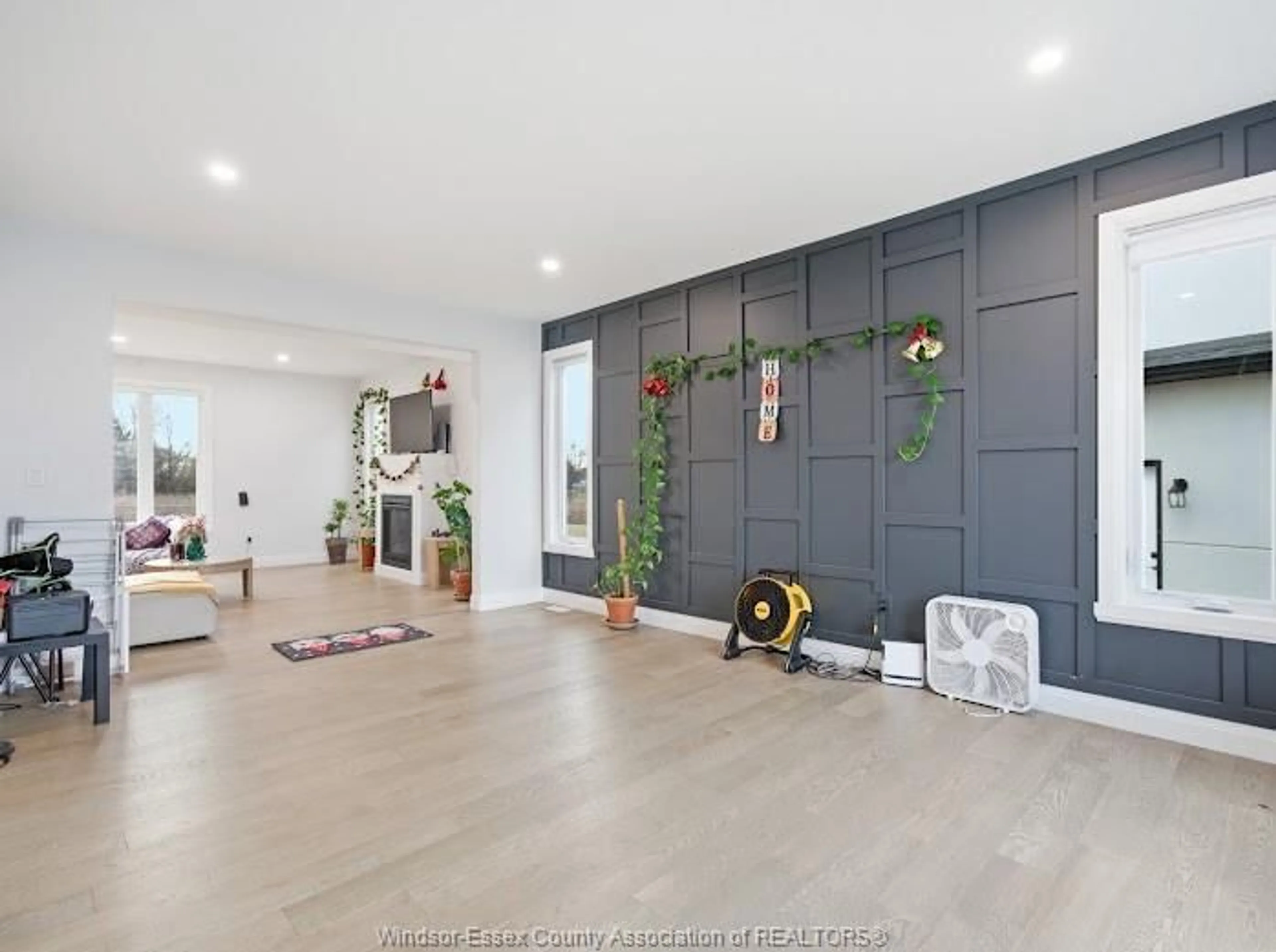 Indoor entryway for 37 KINGSBRIDGE Dr, Amherstburg Ontario N9V 4A5