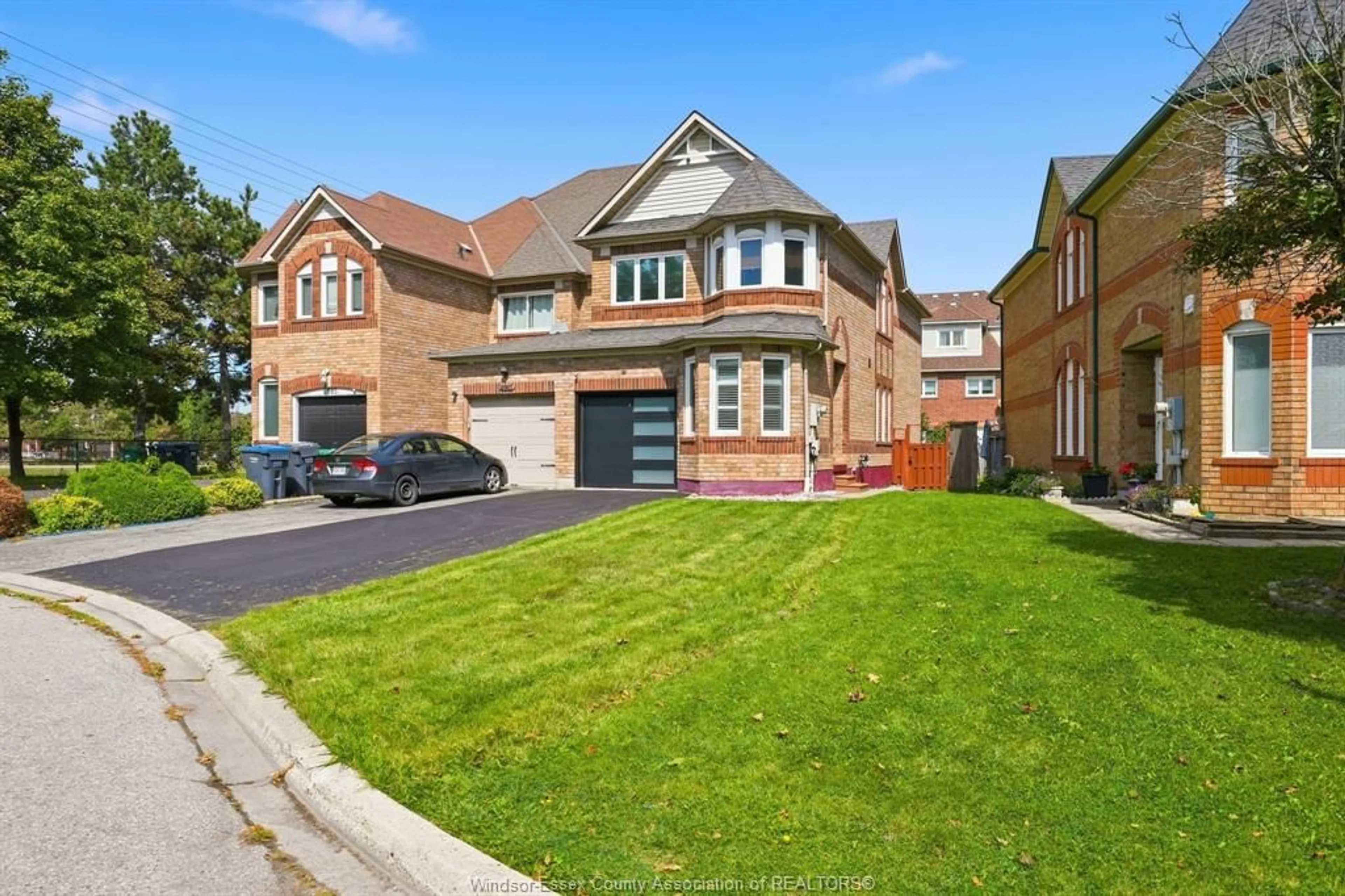 Home with brick exterior material, street for 6981 DUNNVIEW Crt, Mississauga Ontario L5N 7E4