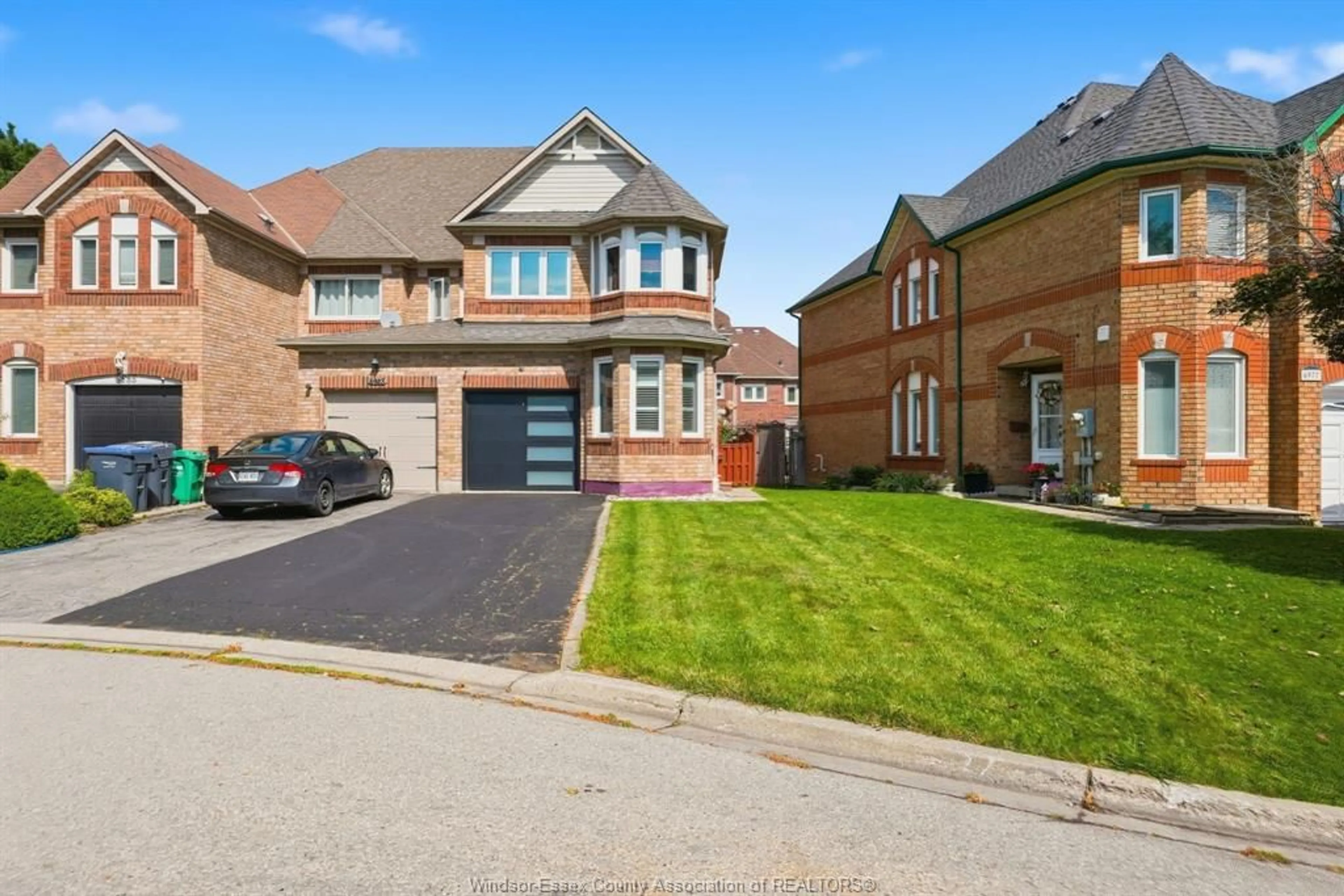 Home with brick exterior material, street for 6981 DUNNVIEW Crt, Mississauga Ontario L5N 7E4