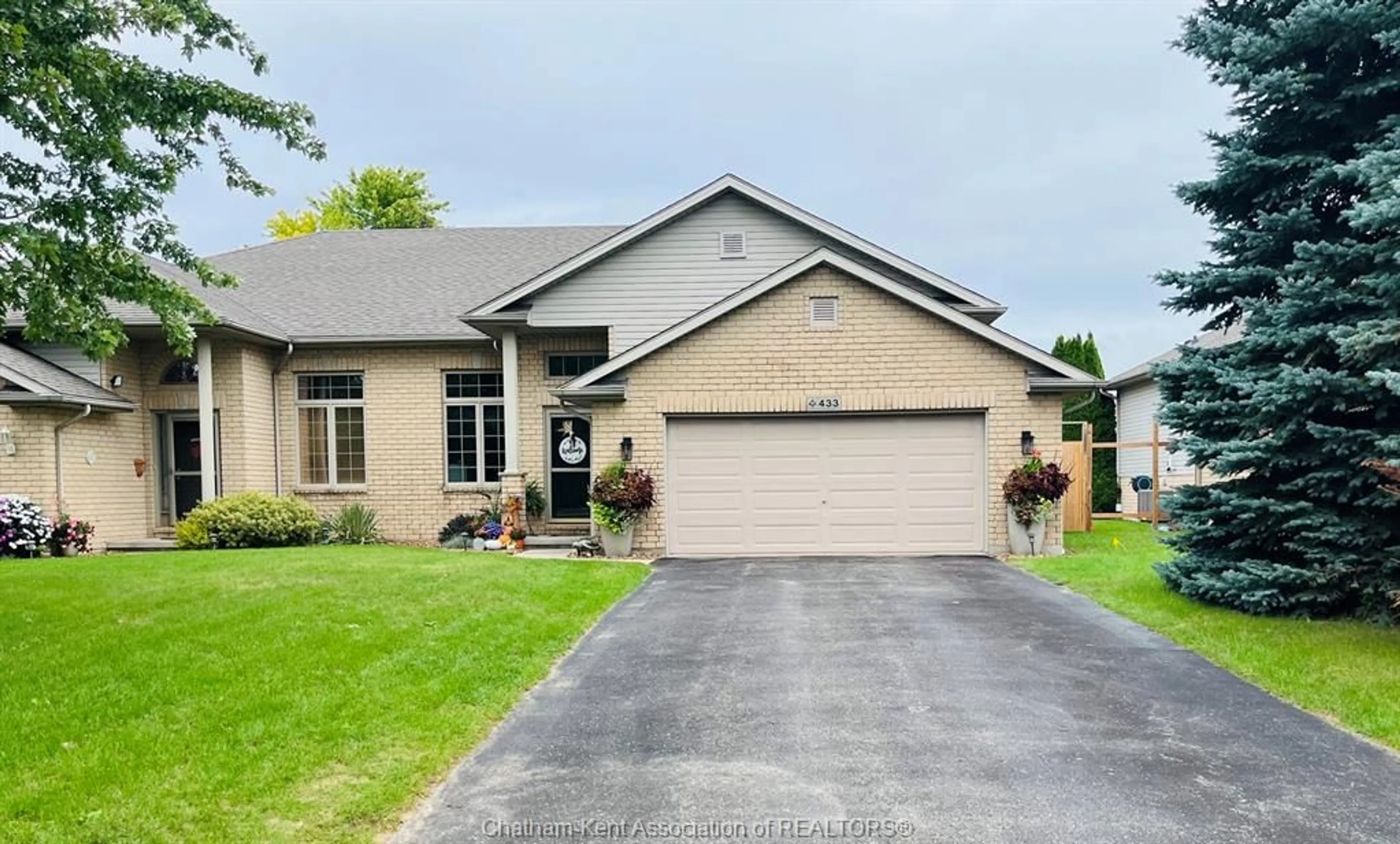 Home with brick exterior material, street for 433 KEIL Trail, Chatham Ontario N7L 5R2
