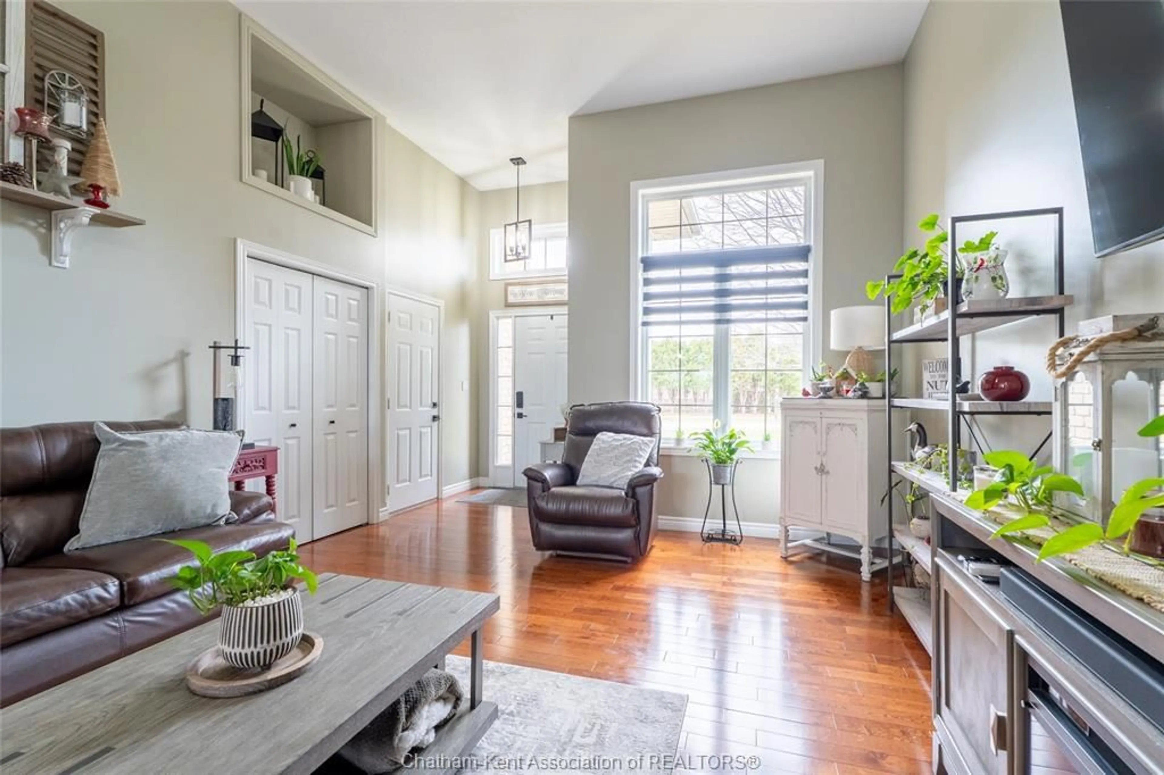 Indoor entryway for 433 KEIL Trail, Chatham Ontario N7L 5R2