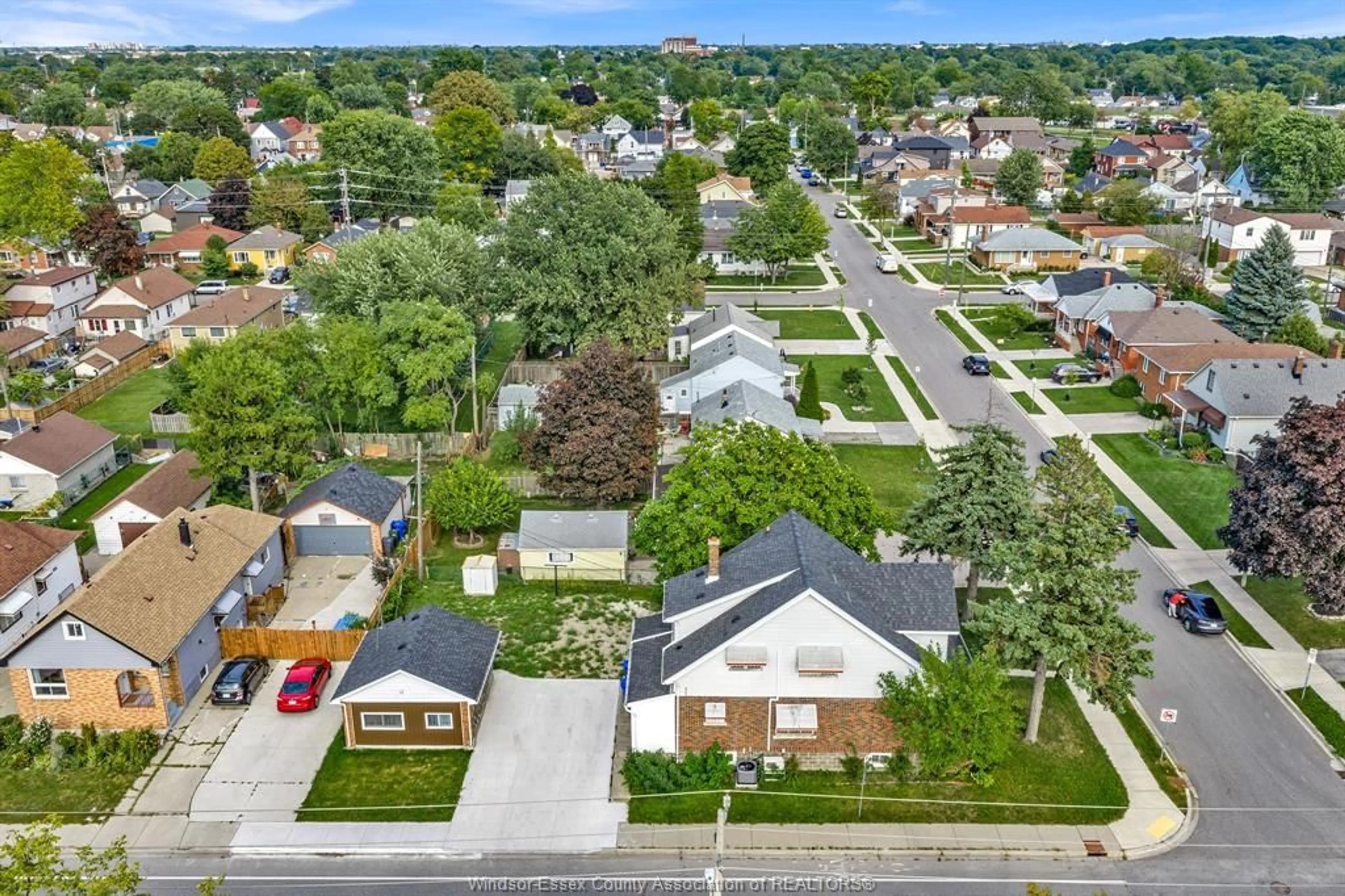 A pic from outside/outdoor area/front of a property/back of a property/a pic from drone, street for 306 FOCH, Windsor Ontario N8X 2V9