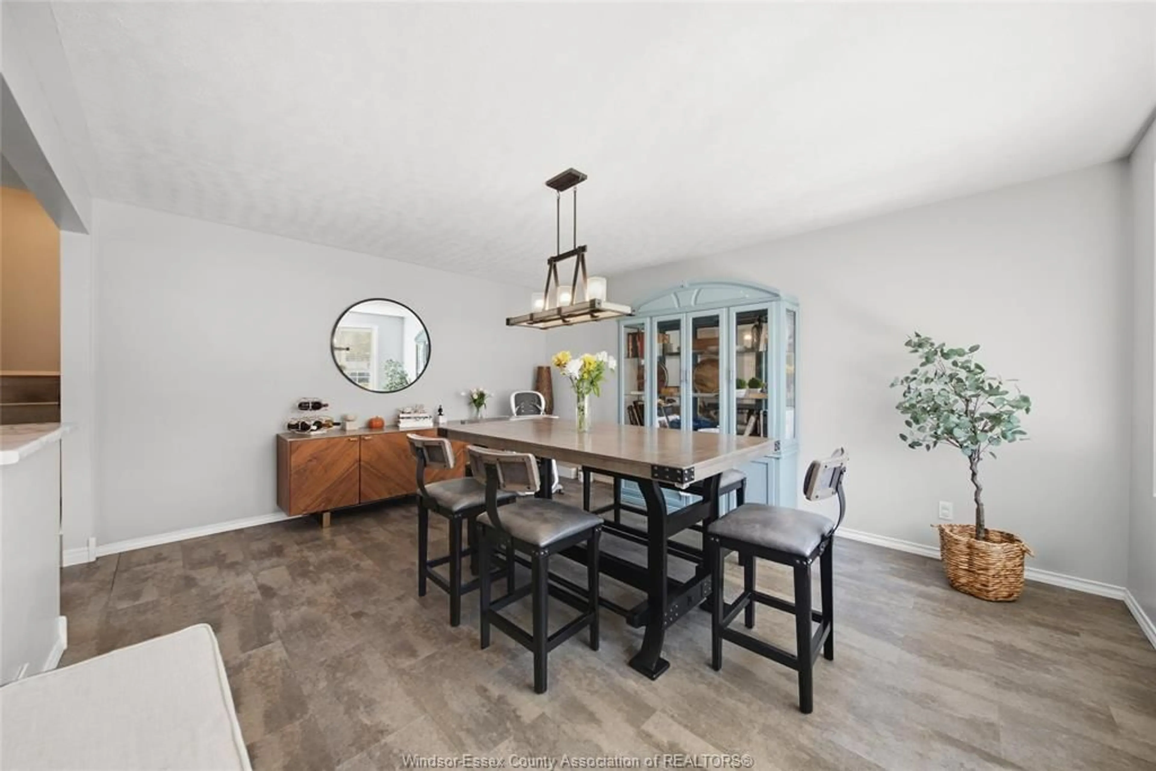 Dining room, wood/laminate floor for 30 PEARL St, Tilbury Ontario N0P 2L0