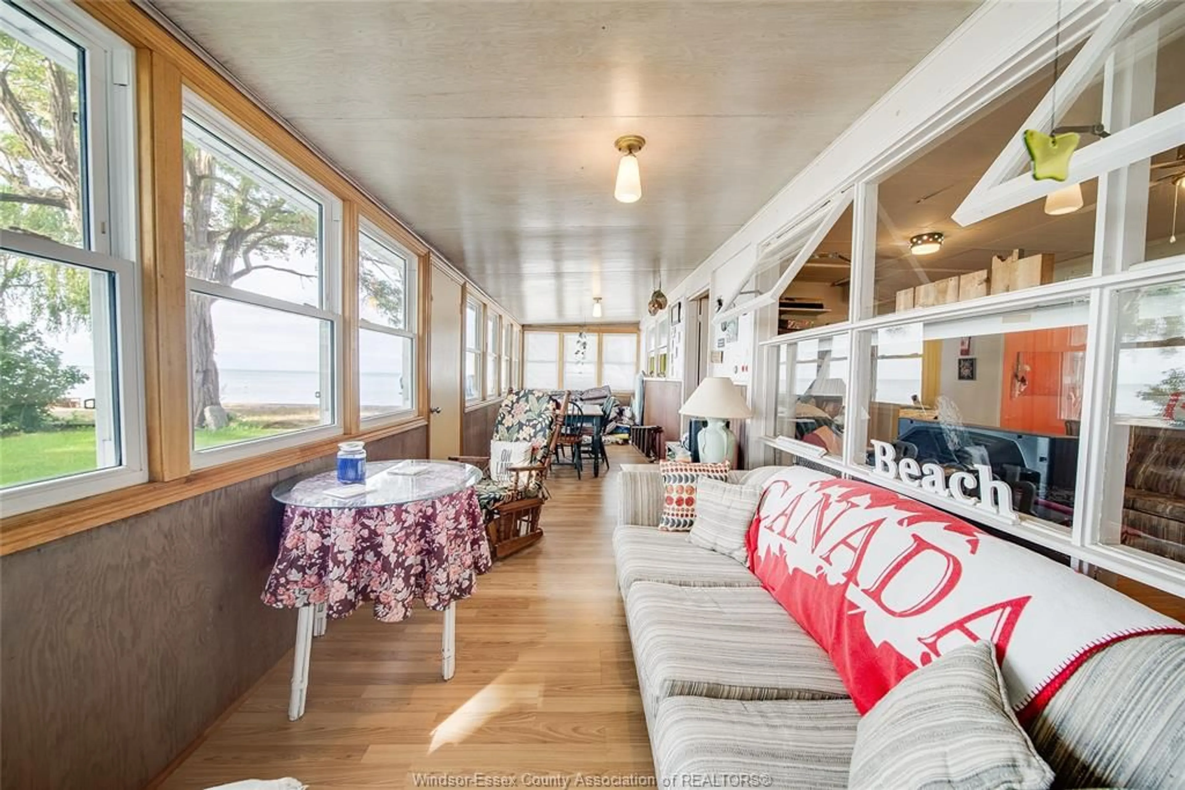 Dining room, wood/laminate floor for 845 ERIE BLUE, Essex Ontario N0R 1G0