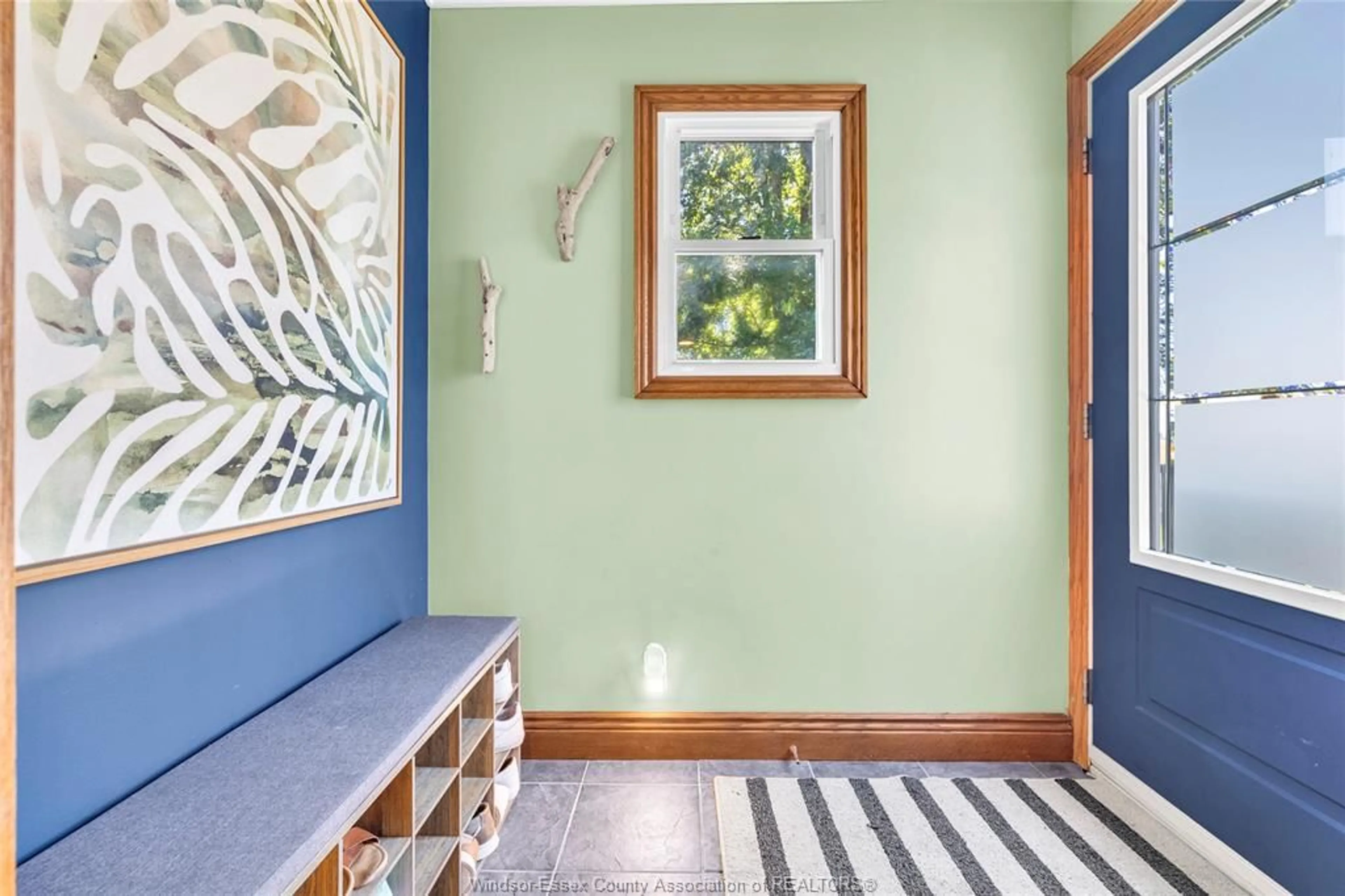 Indoor entryway for 24093 WINTERLINE Rd, Pain Court Ontario N0P 1Z0