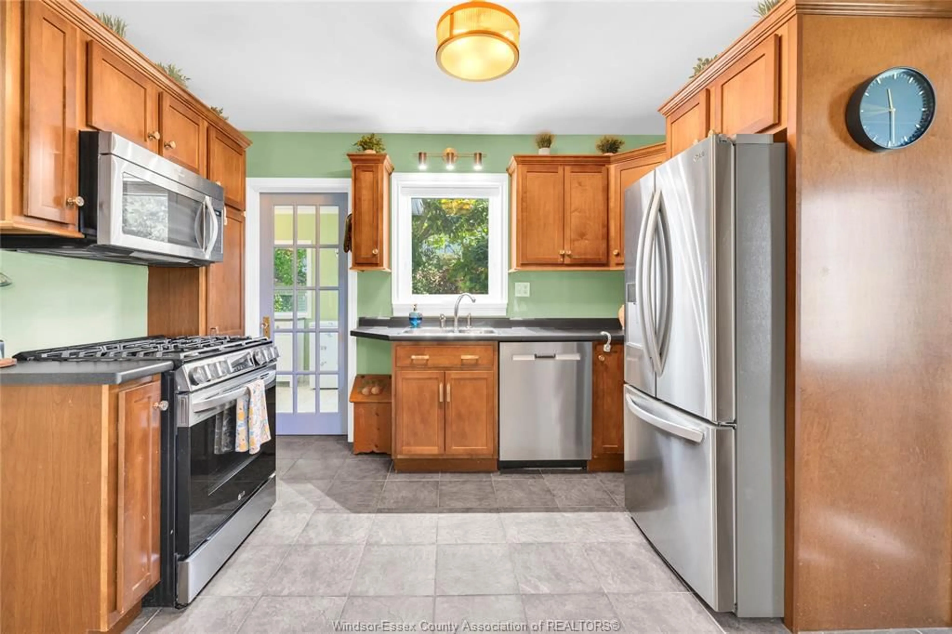 Standard kitchen, ceramic/tile floor for 24093 WINTERLINE Rd, Pain Court Ontario N0P 1Z0