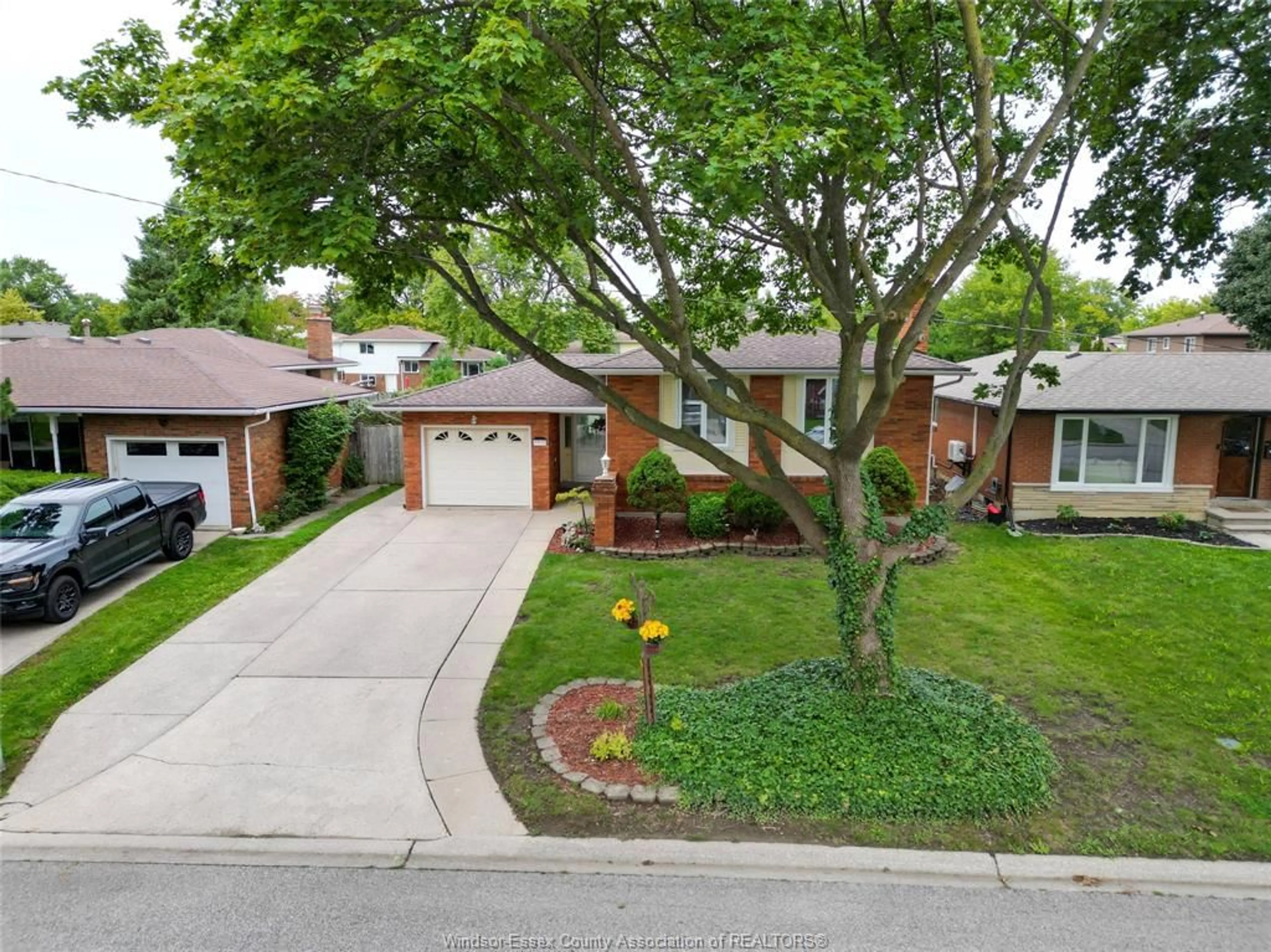 Unknown for 9810 ASGARD Rd, Windsor Ontario N8R 1E2