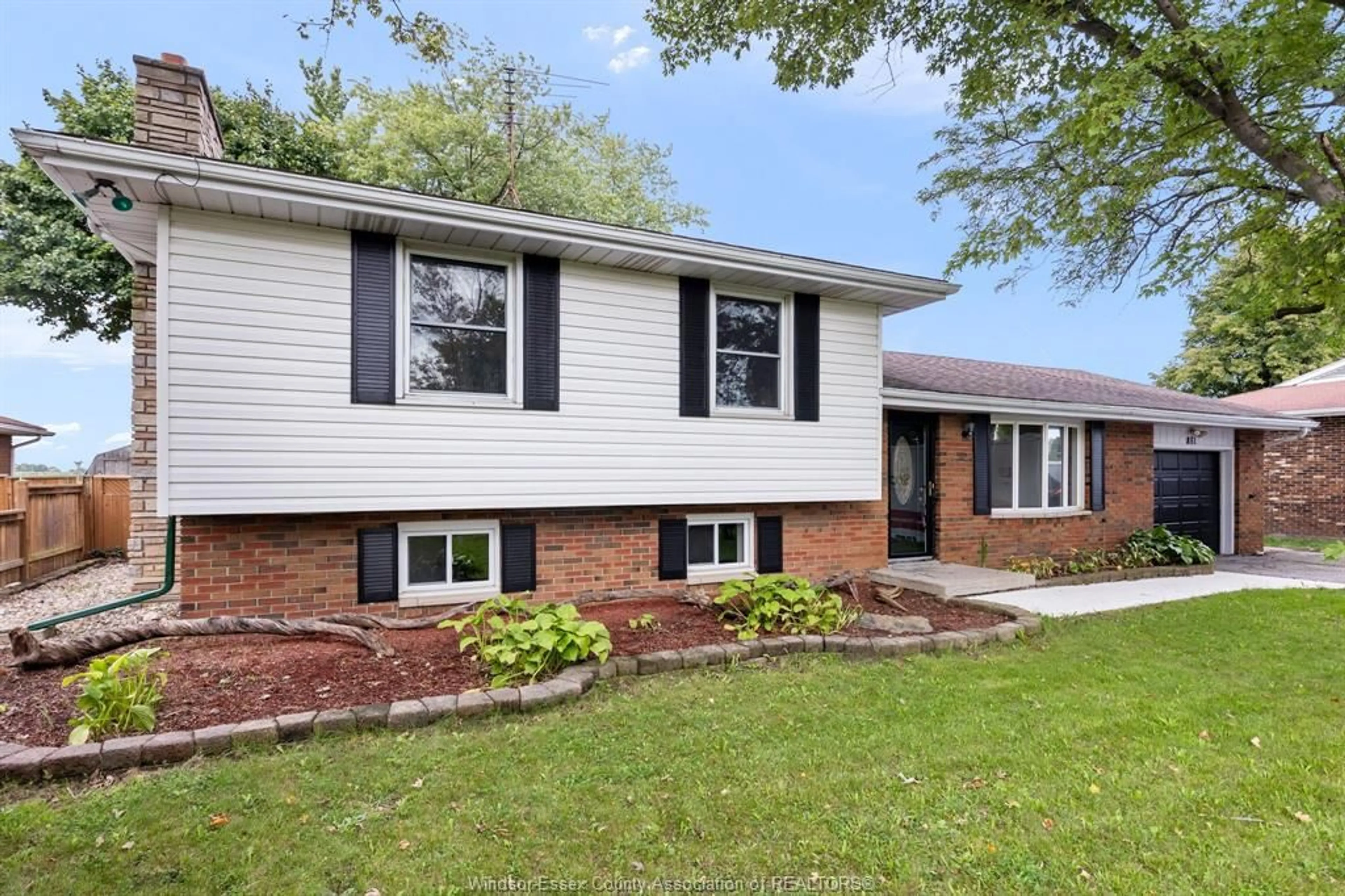 Home with vinyl exterior material, street for 851 County Rd 31, St. Joachim Ontario N8L 1L7