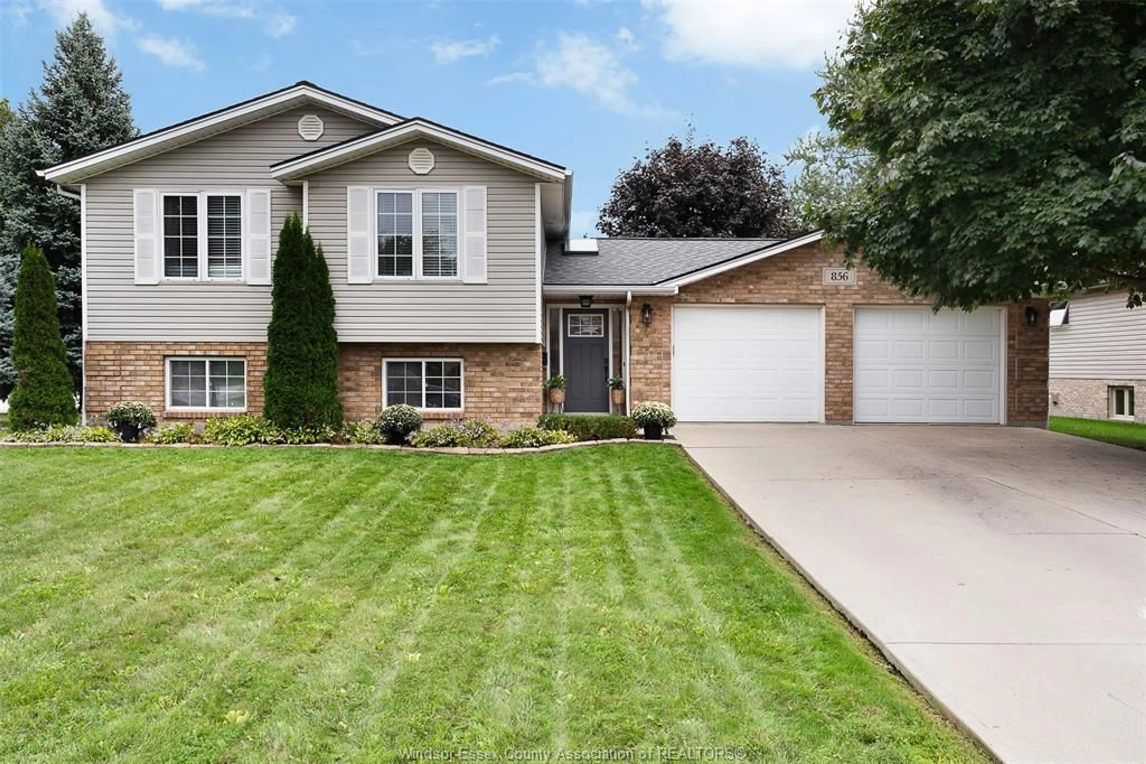 Home with brick exterior material, street for 856 LAWNDALE, Kingsville Ontario N9Y 3Y8