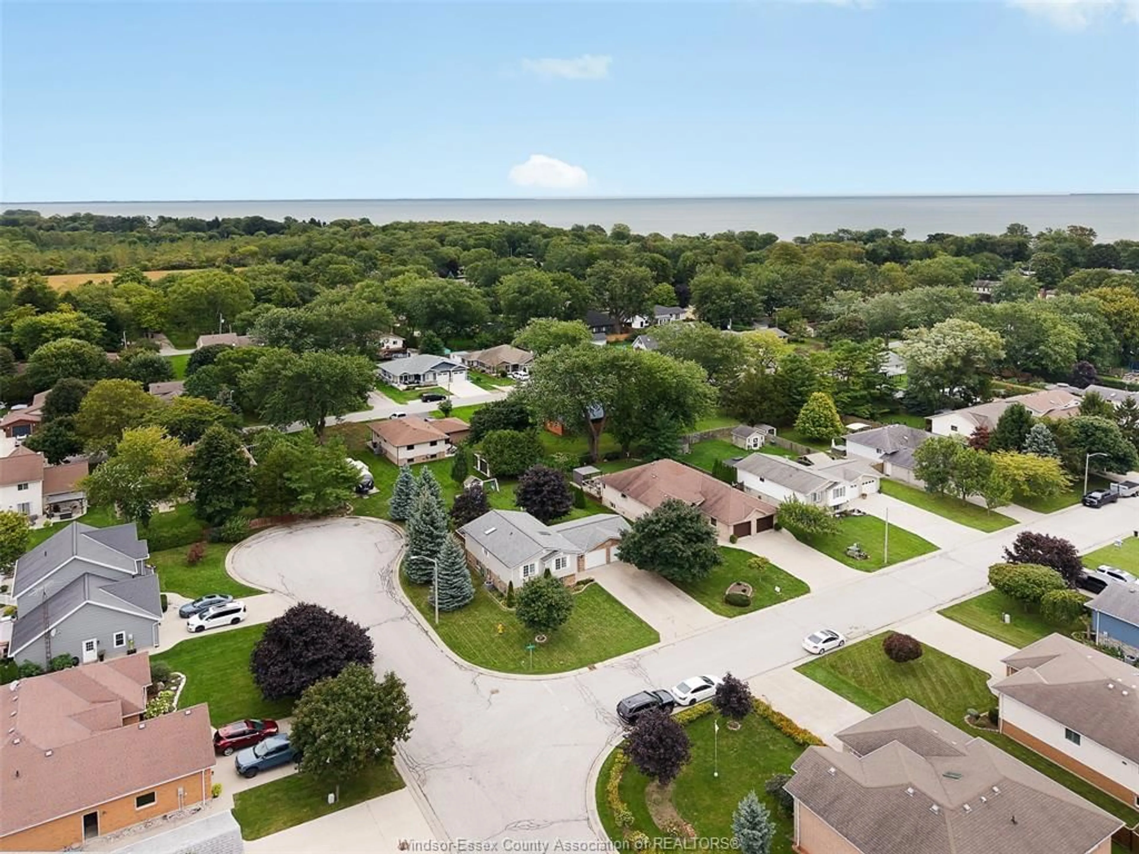 A pic from outside/outdoor area/front of a property/back of a property/a pic from drone, water/lake/river/ocean view for 856 LAWNDALE, Kingsville Ontario N9Y 3Y8