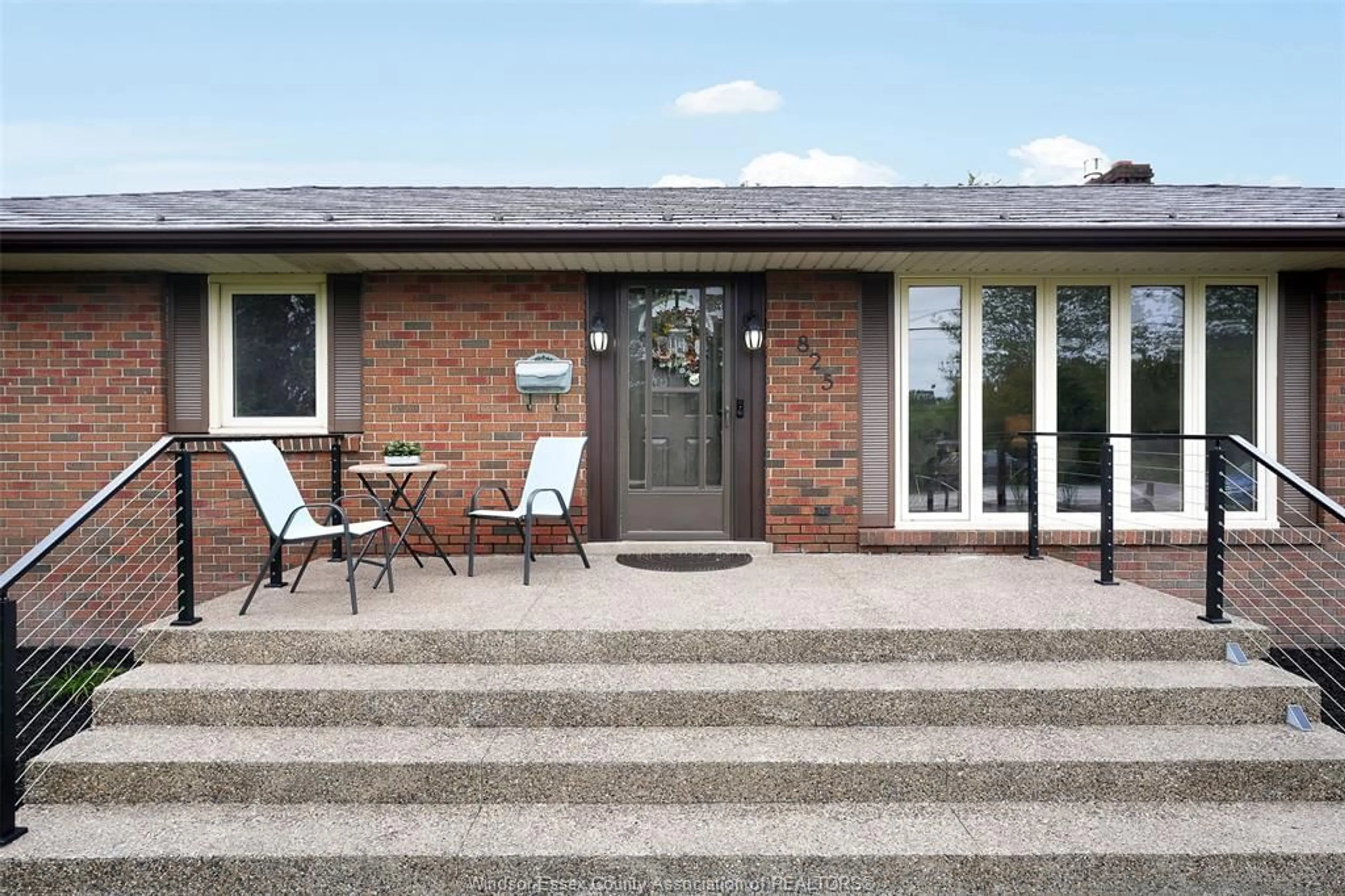Patio, street for 825 MORTON Dr, LaSalle Ontario N9J 3V3