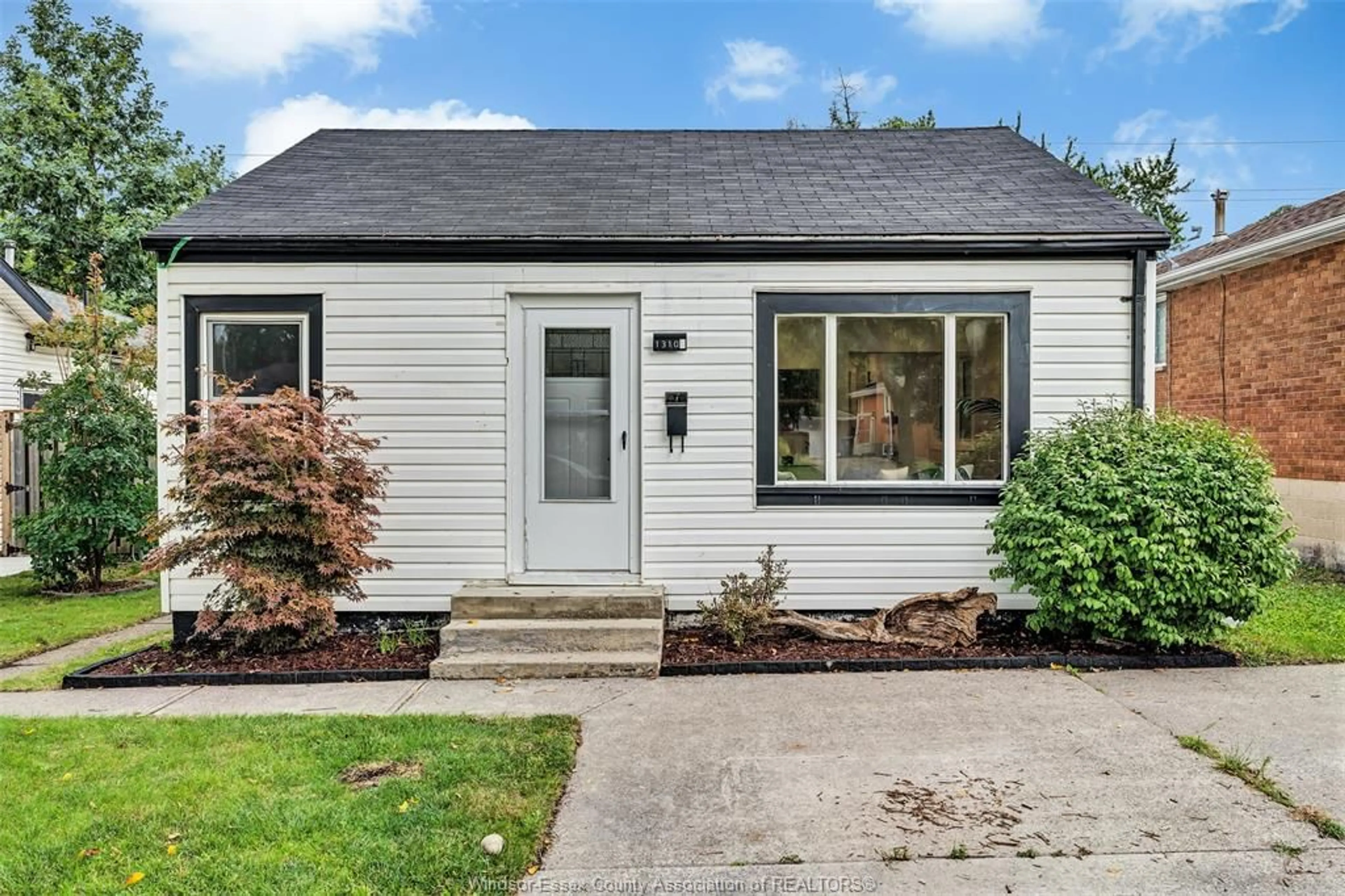 Home with vinyl exterior material, street for 1310 JANETTE, Windsor Ontario N8X 1Y6