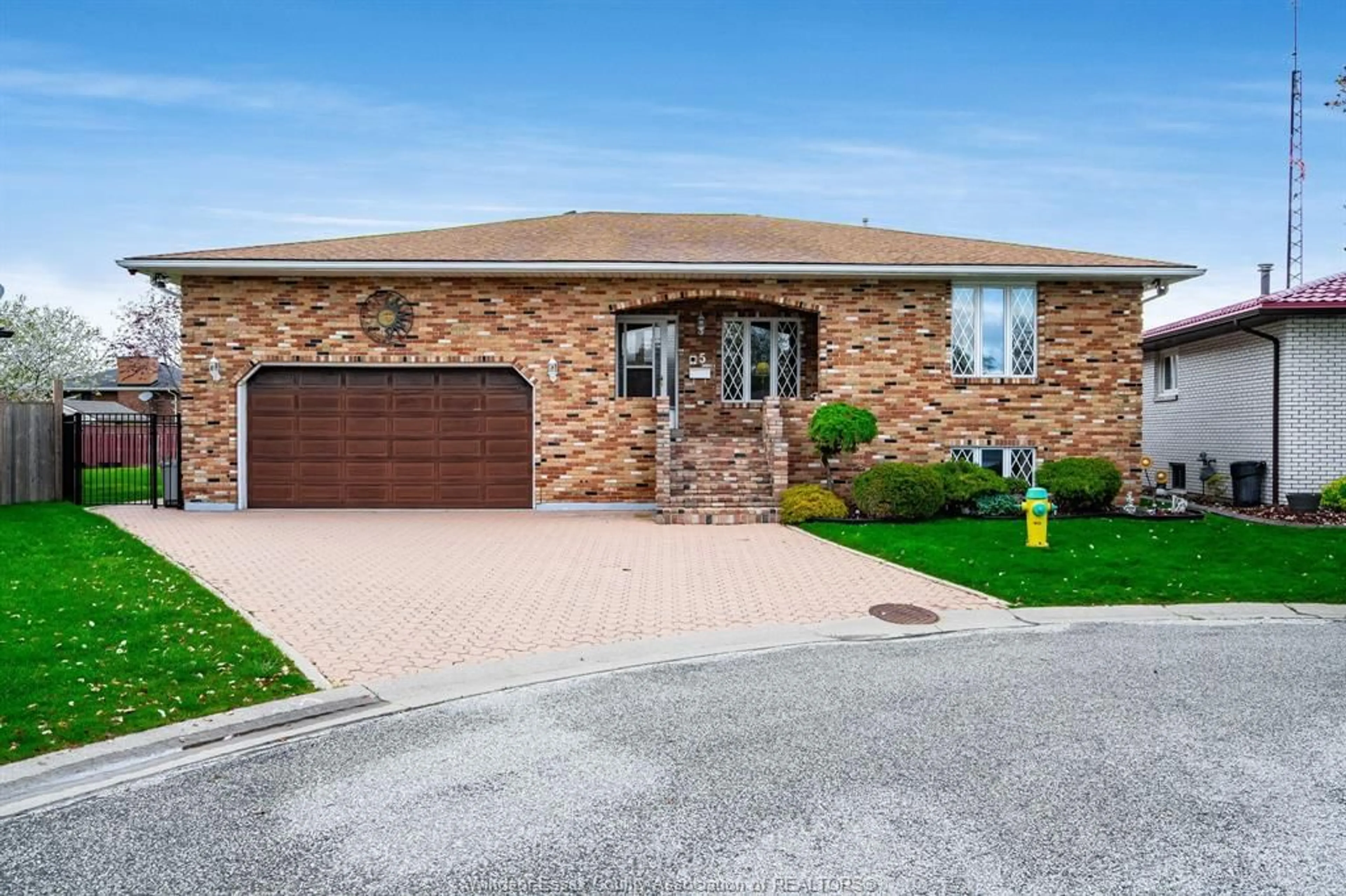 Home with brick exterior material, street for 5 Lucy Cres, Leamington Ontario N8H 4S4
