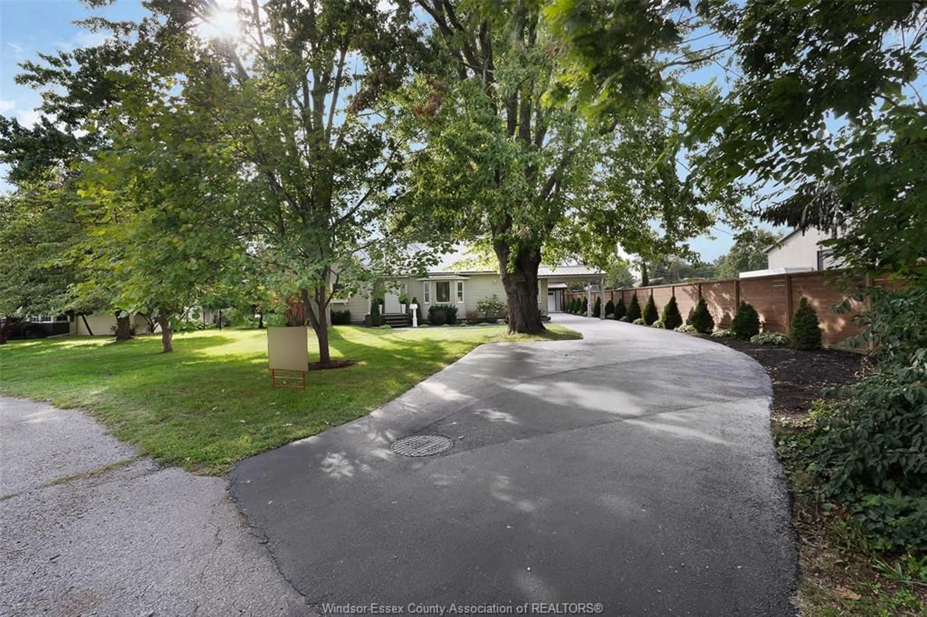 A pic from outside/outdoor area/front of a property/back of a property/a pic from drone, street for 1331 CLOVELLY Dr, Kingsville Ontario N9Y 2P3