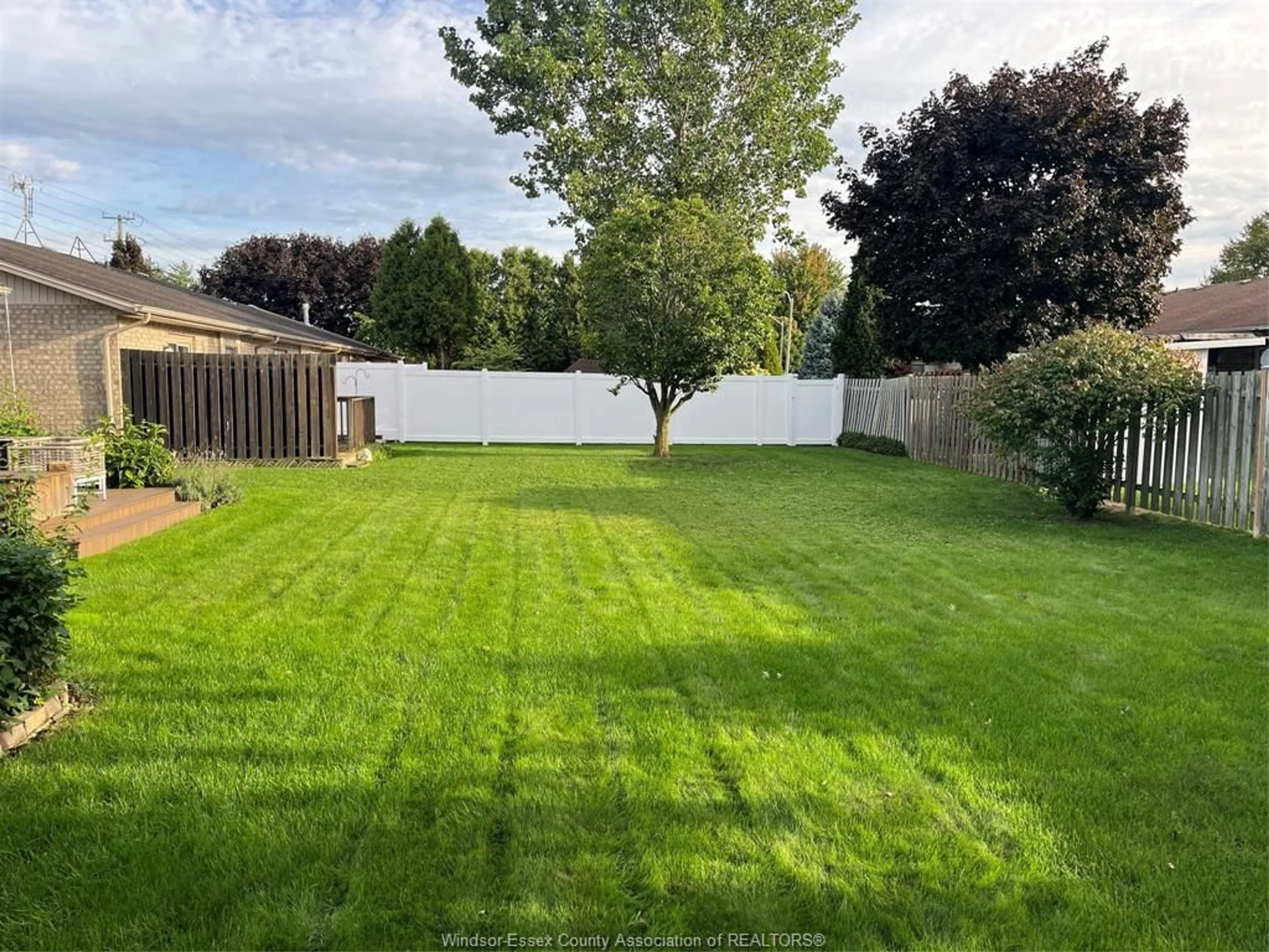A pic from outside/outdoor area/front of a property/back of a property/a pic from drone, unknown for 333 ROCKPORT Lane, Kingsville Ontario N9Y 4A4