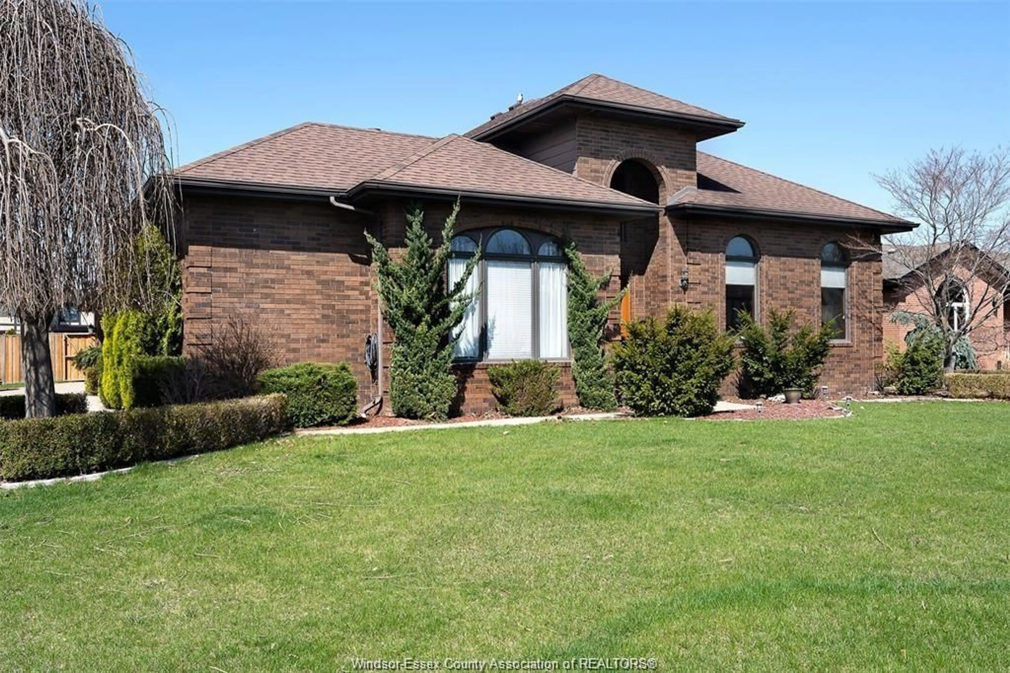 Home with brick exterior material, unknown for 172 POINTE WEST Dr, Amherstburg Ontario N9V 3R6