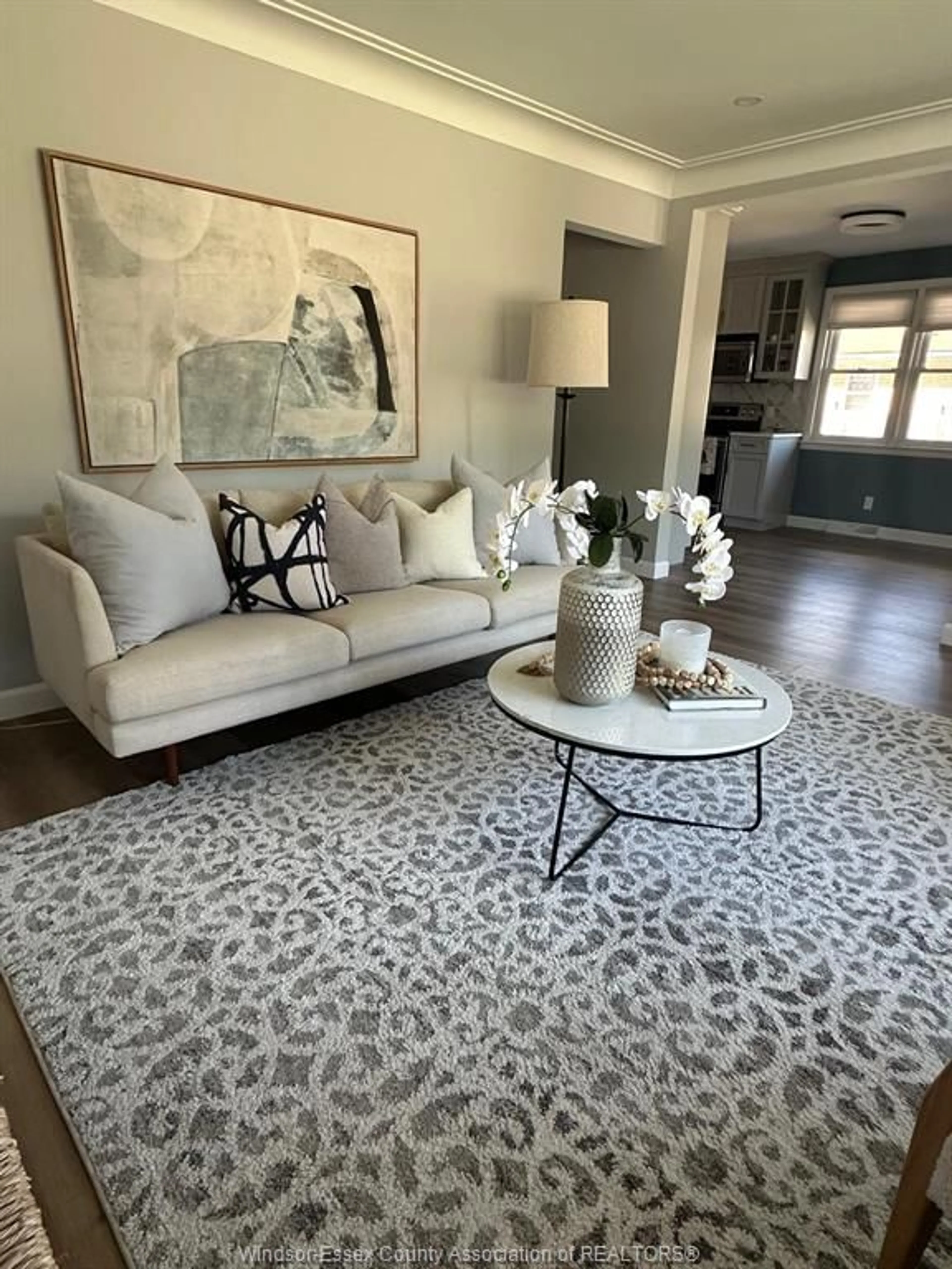 Living room with furniture, carpet floor for 4245 WYANDOTTE St, Windsor Ontario N8Y 1G8