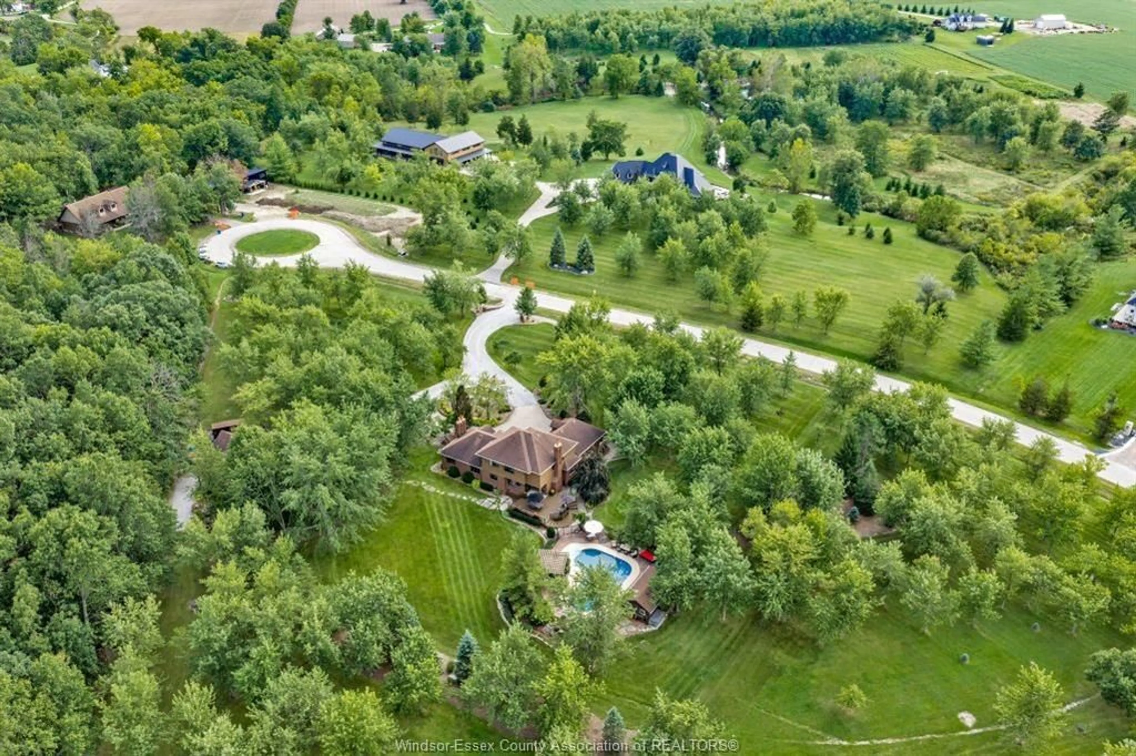 A pic from outside/outdoor area/front of a property/back of a property/a pic from drone, unknown for 4024 HICKORY ACRES Dr, Harrow Ontario N0R 1G0
