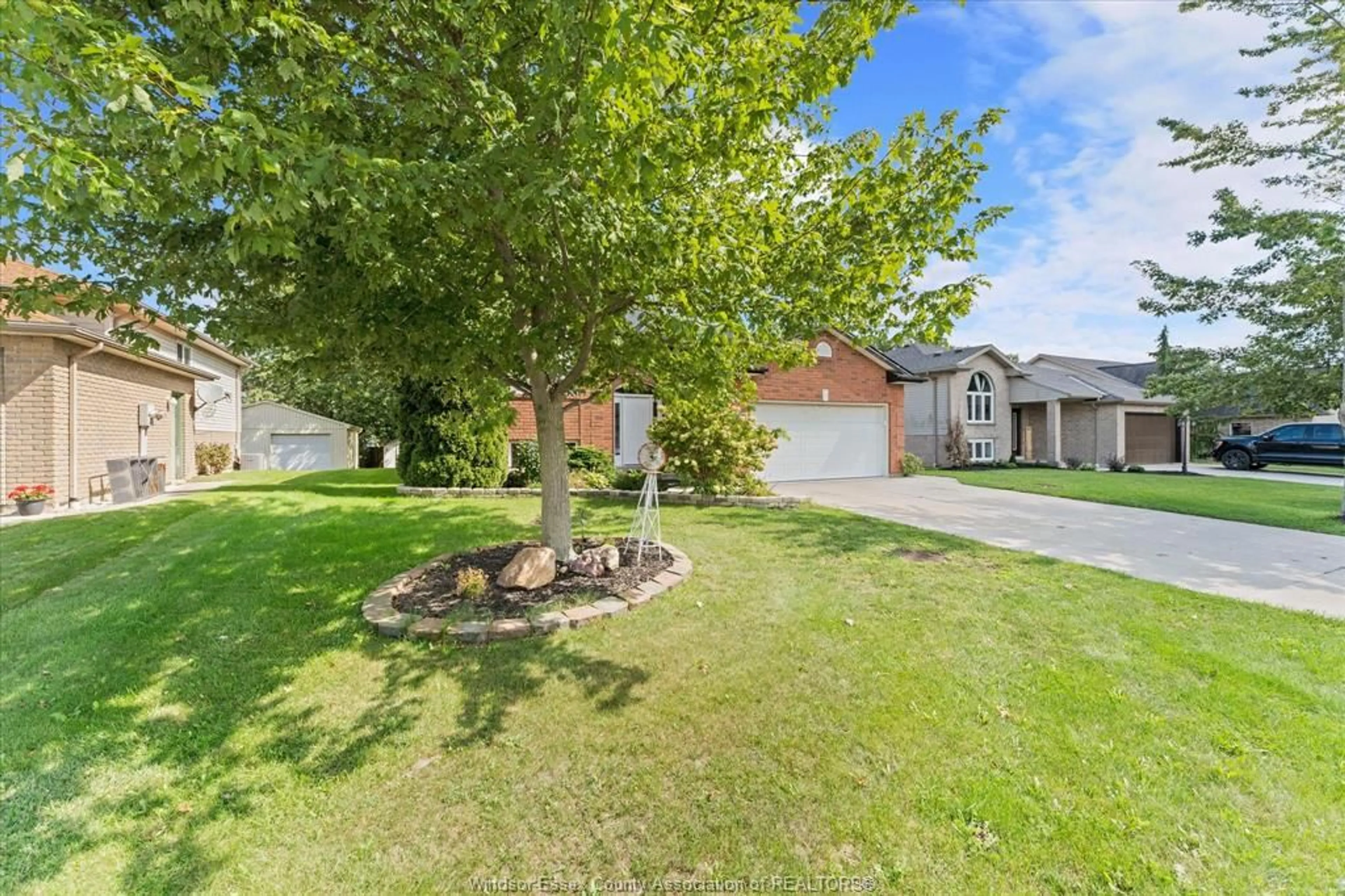 A pic from outside/outdoor area/front of a property/back of a property/a pic from drone, street for 844 COTTAGE GROVE, Kingsville Ontario N9Y 3X8