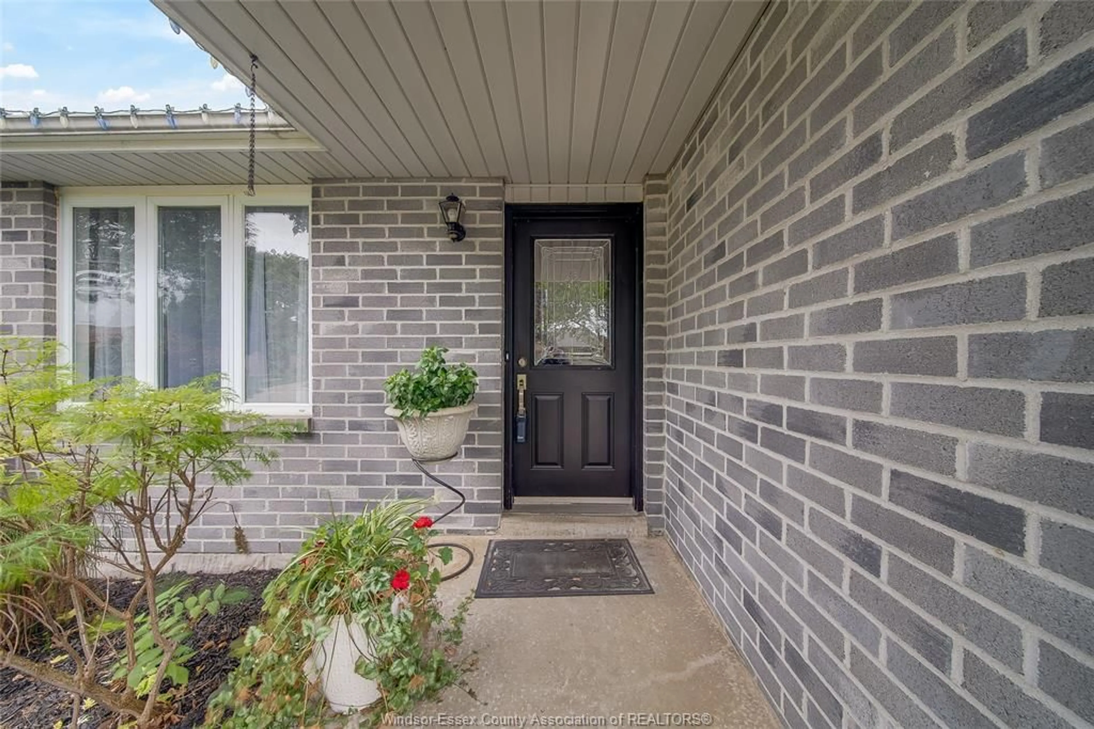 Unknown for 2163 CURRY, Windsor Ontario N9B 3X5