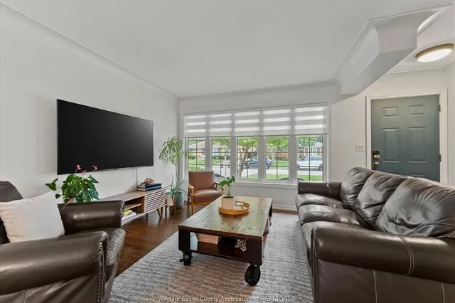 3425 Roxborough Blvd, Windsor 5