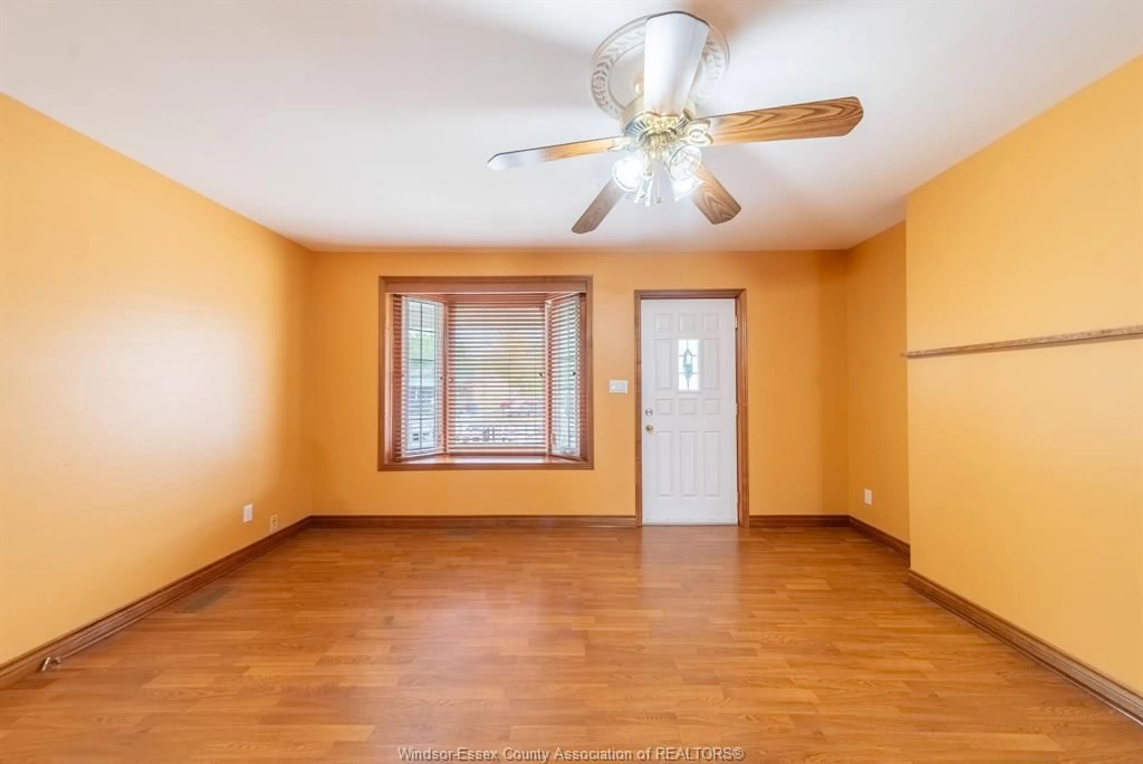 A pic of a room for 12353 TECUMSEH Rd, Tecumseh Ontario N8N 1M5