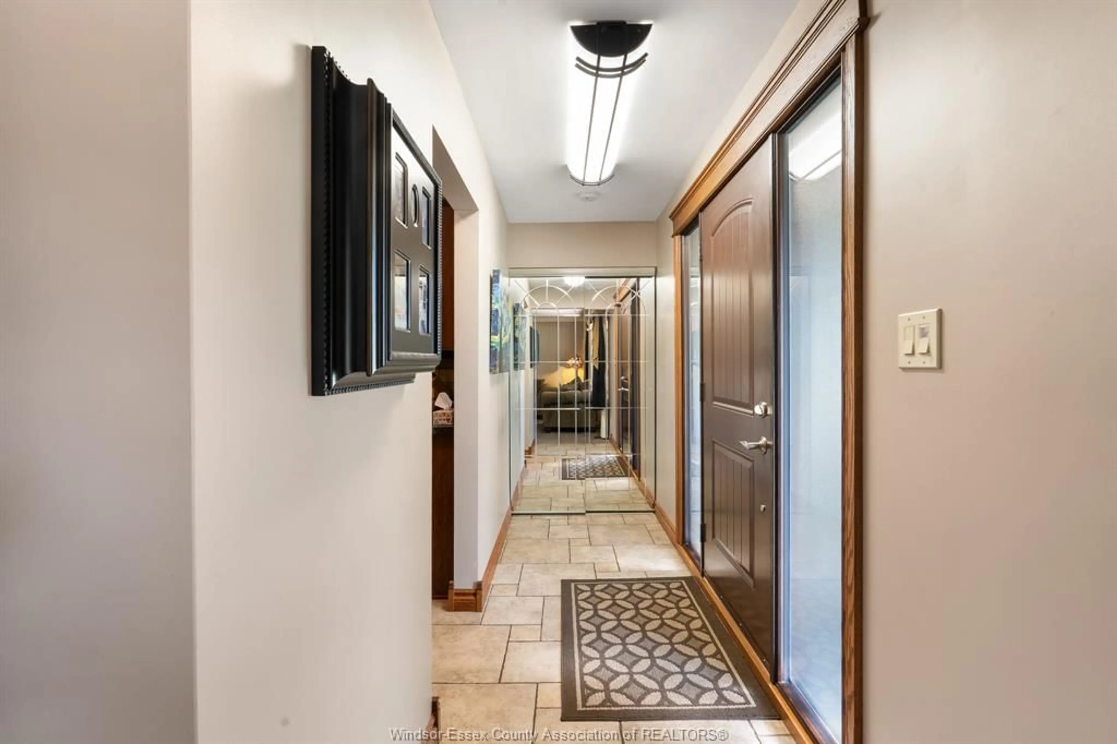Indoor foyer for 179 Grant Ave, Tecumseh Ontario N8N 2X9