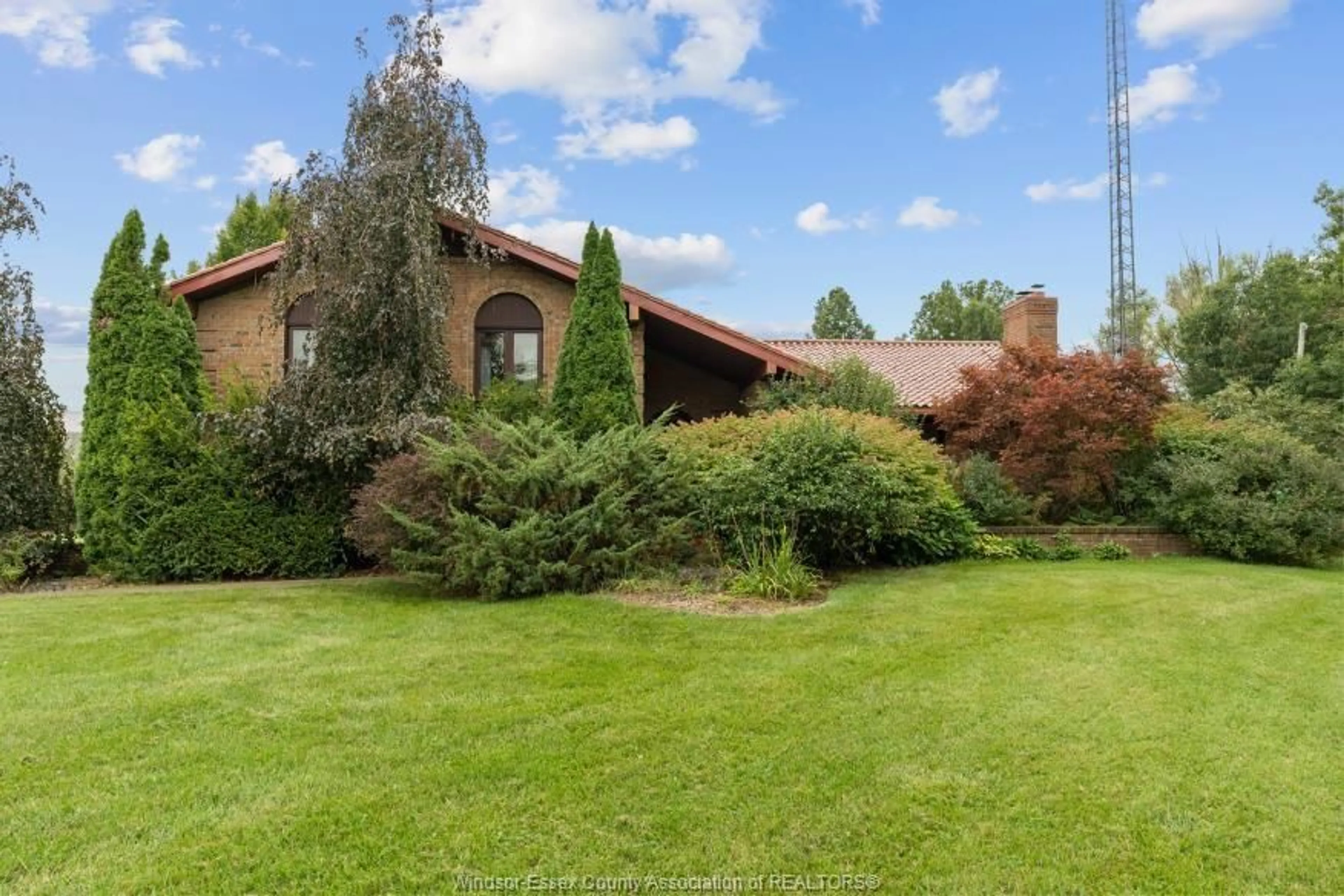 A pic from outside/outdoor area/front of a property/back of a property/a pic from drone, unknown for 4913 CONCESSION RD 4, Harrow Ontario N0R 1G0