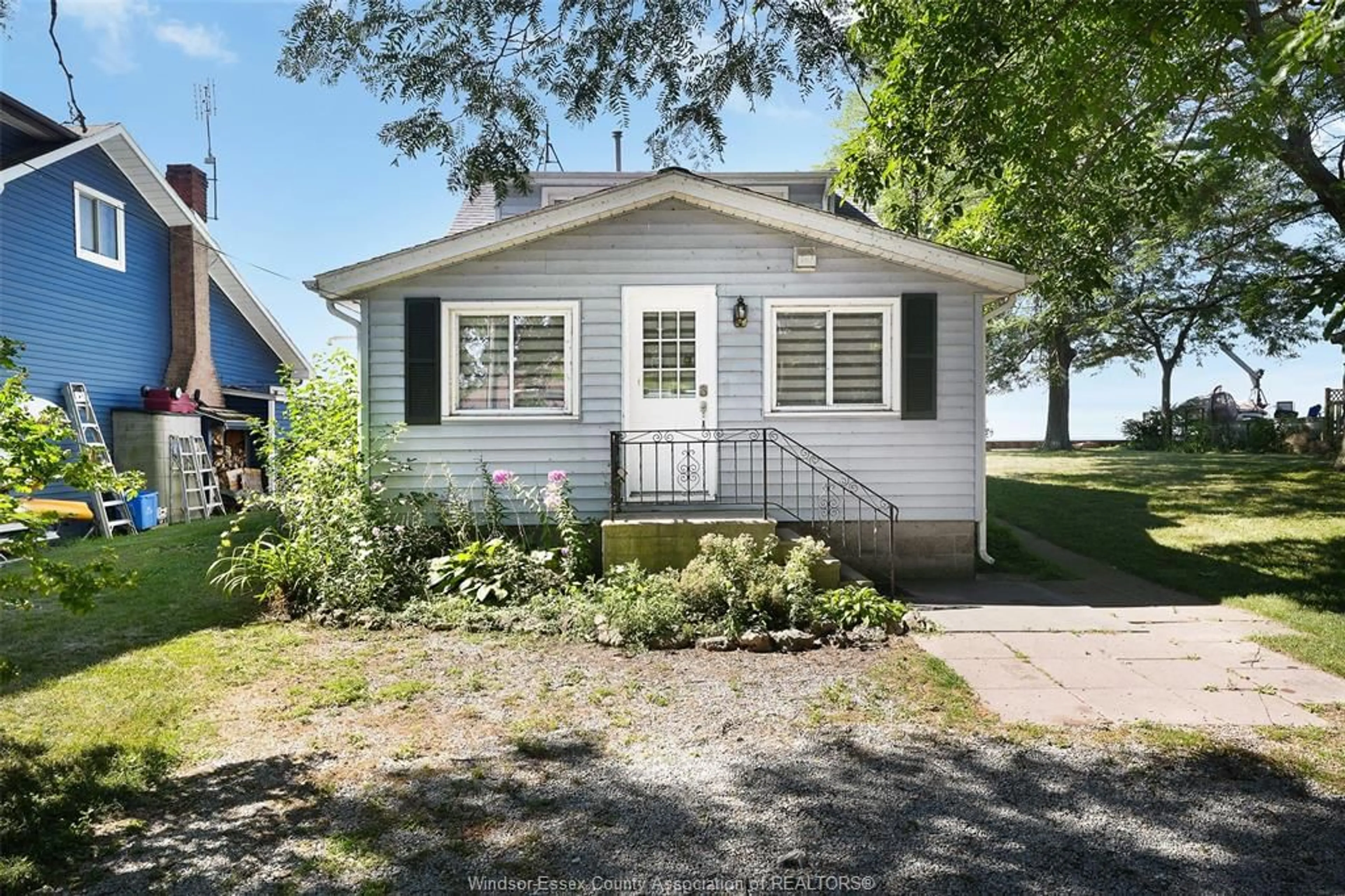 Home with vinyl exterior material, street for 69 WILLOW BEACH Rd, Amherstburg Ontario N9V 2Y8