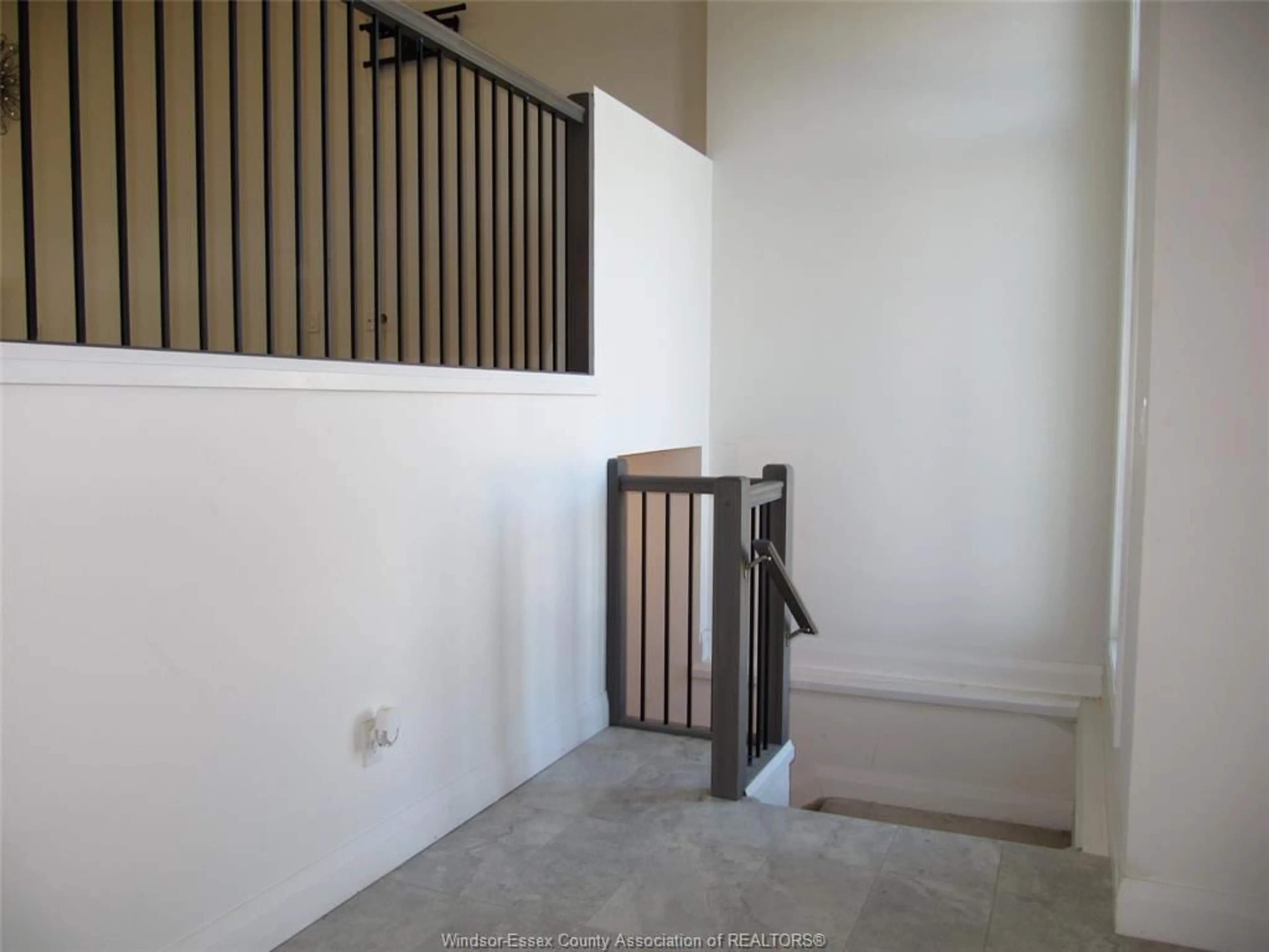 Indoor foyer for 305 Morin Road, Amherstburg Ontario N9V 4B5