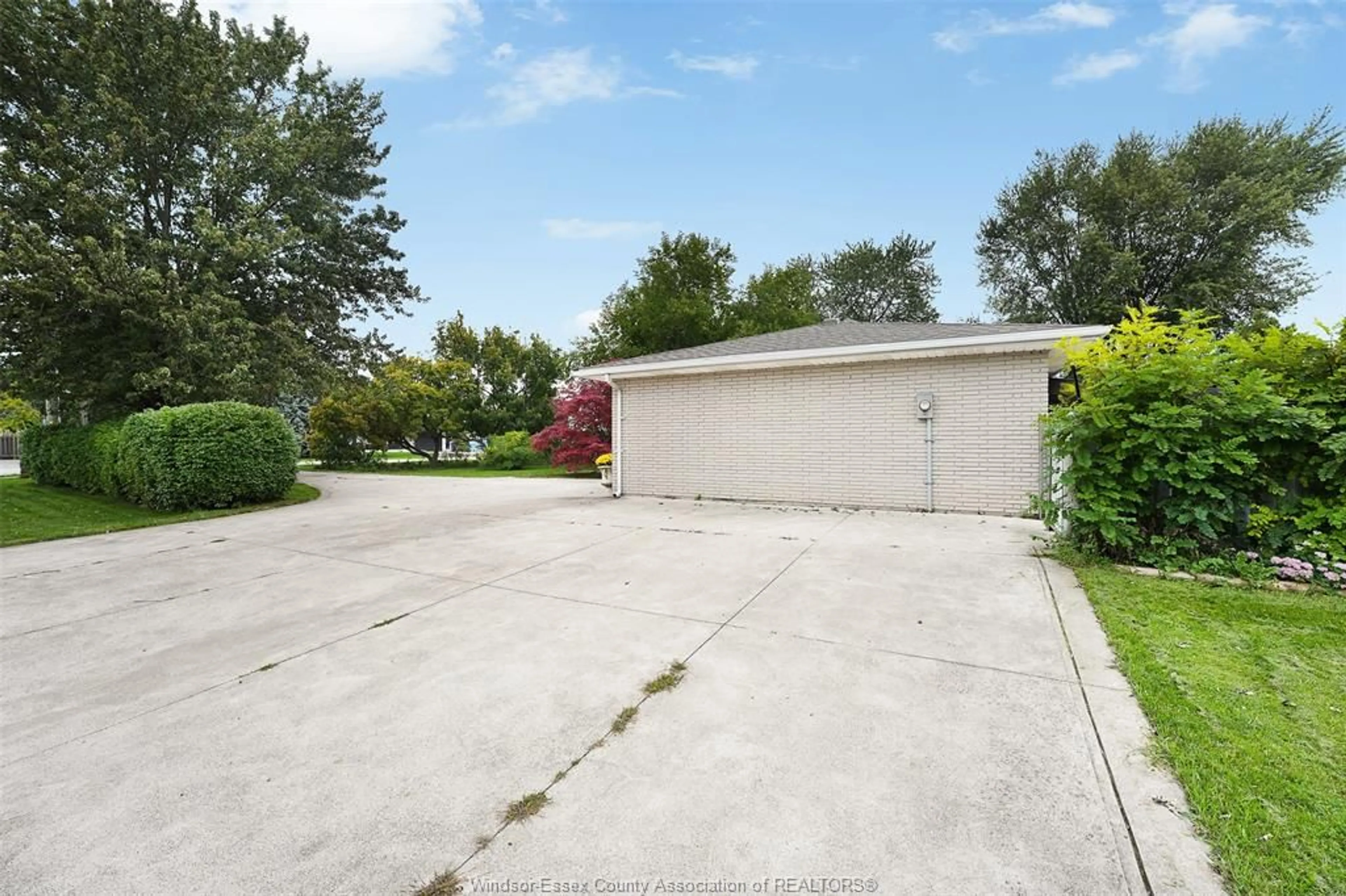 A pic from outside/outdoor area/front of a property/back of a property/a pic from drone, water/lake/river/ocean view for 268 BROADWAY STREET, Belle River Ontario N8L 0L5