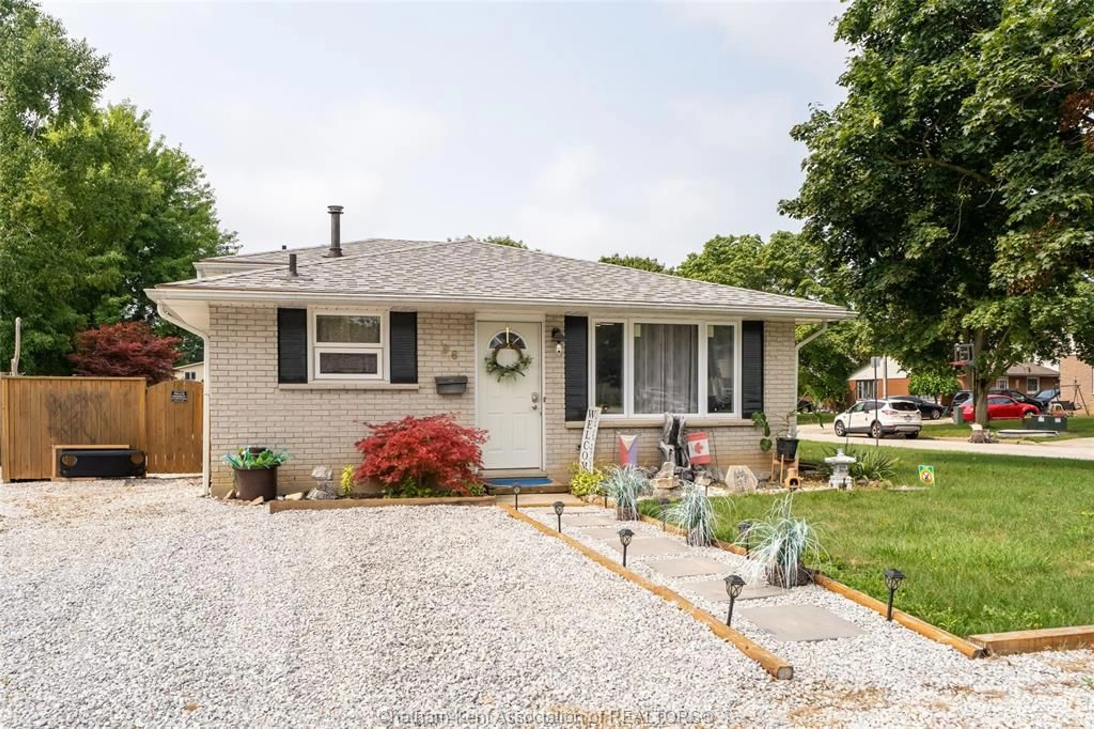 Home with vinyl exterior material, street for 86 Marion Ave, Chatham Ontario N7M 5N3